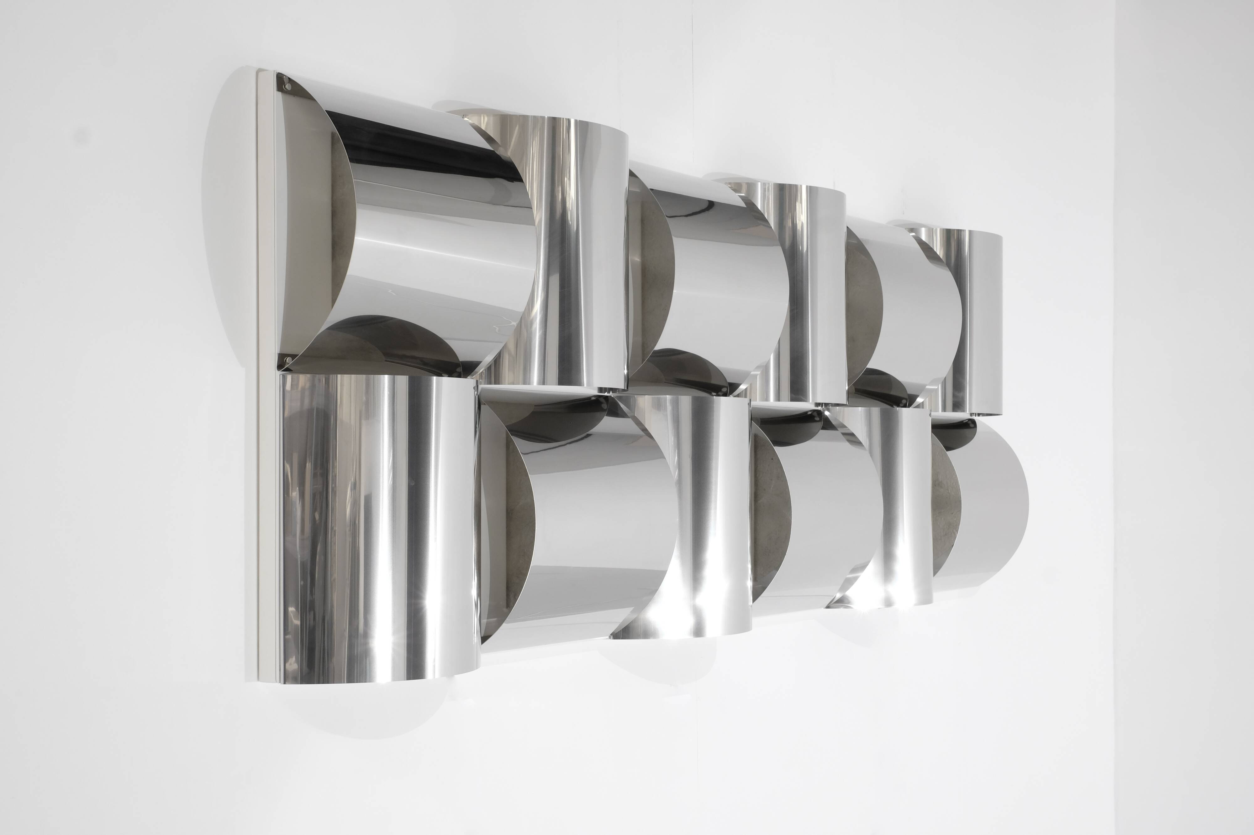 Contemporary wall light in stainless steel and metal.