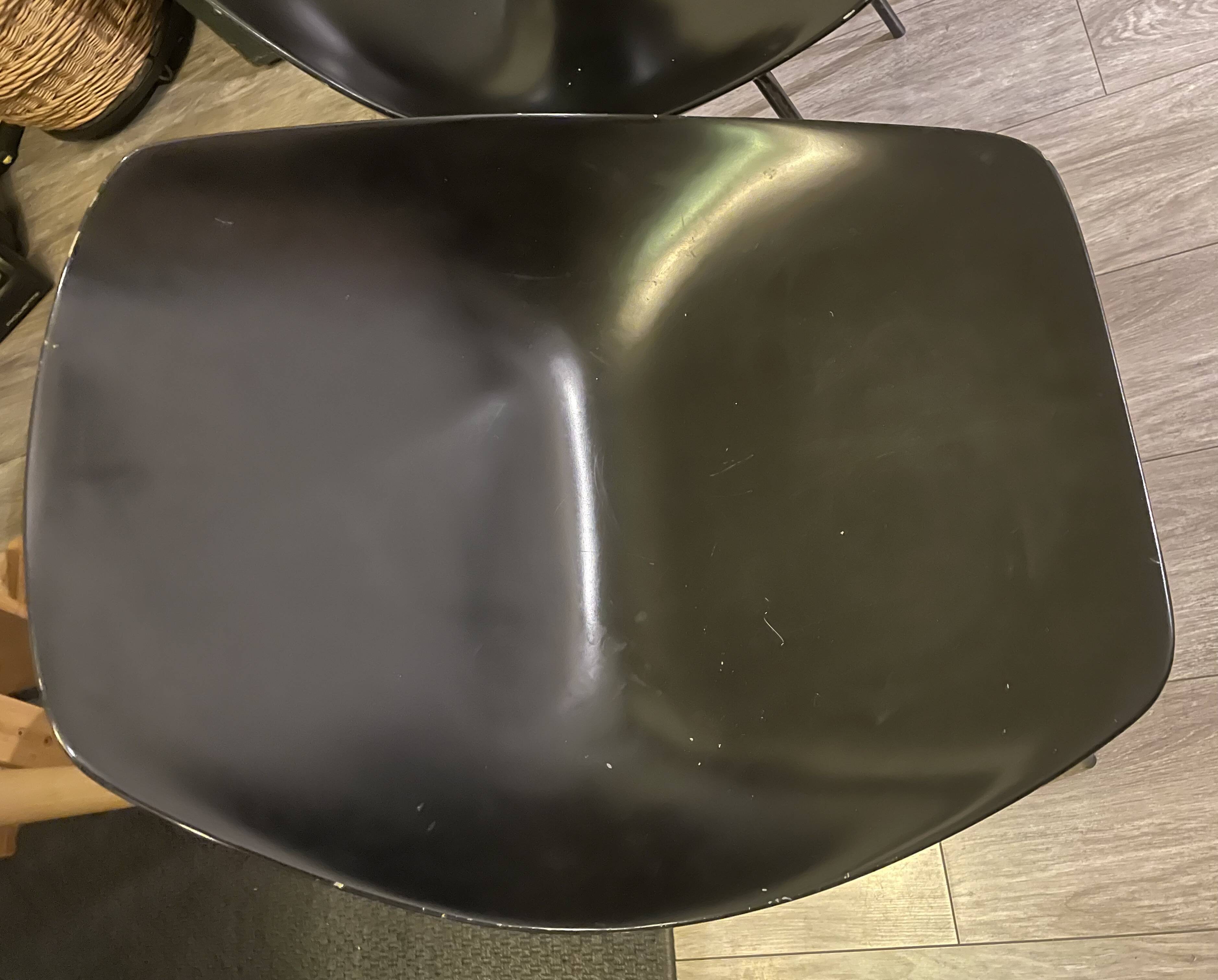 3 Shell chairs Pierre Guariche – Reissue Maisons du Monde – Black