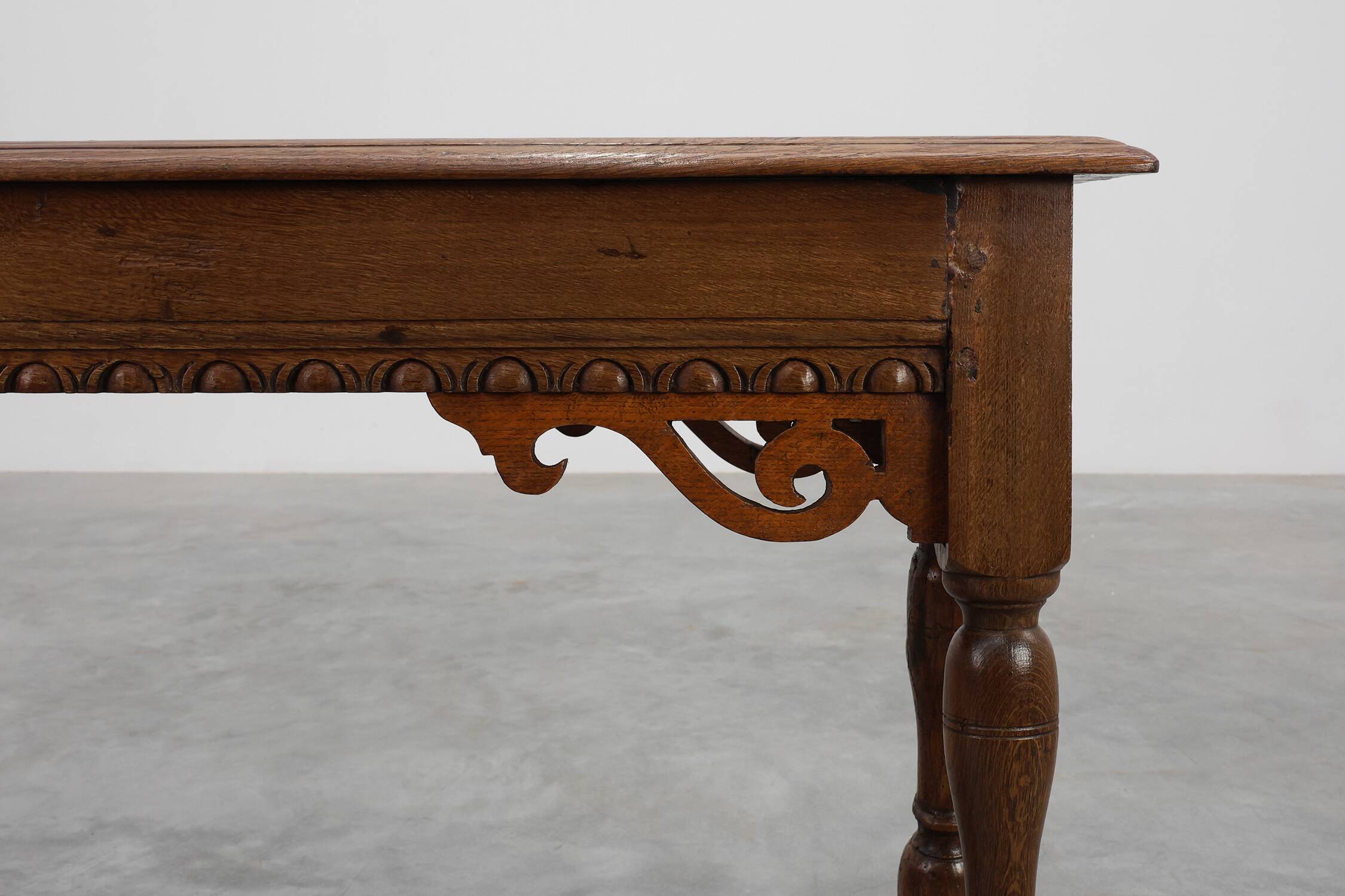 Banc en chêne sculpté jacobéen du XVIIe siècle, Royaume-Uni