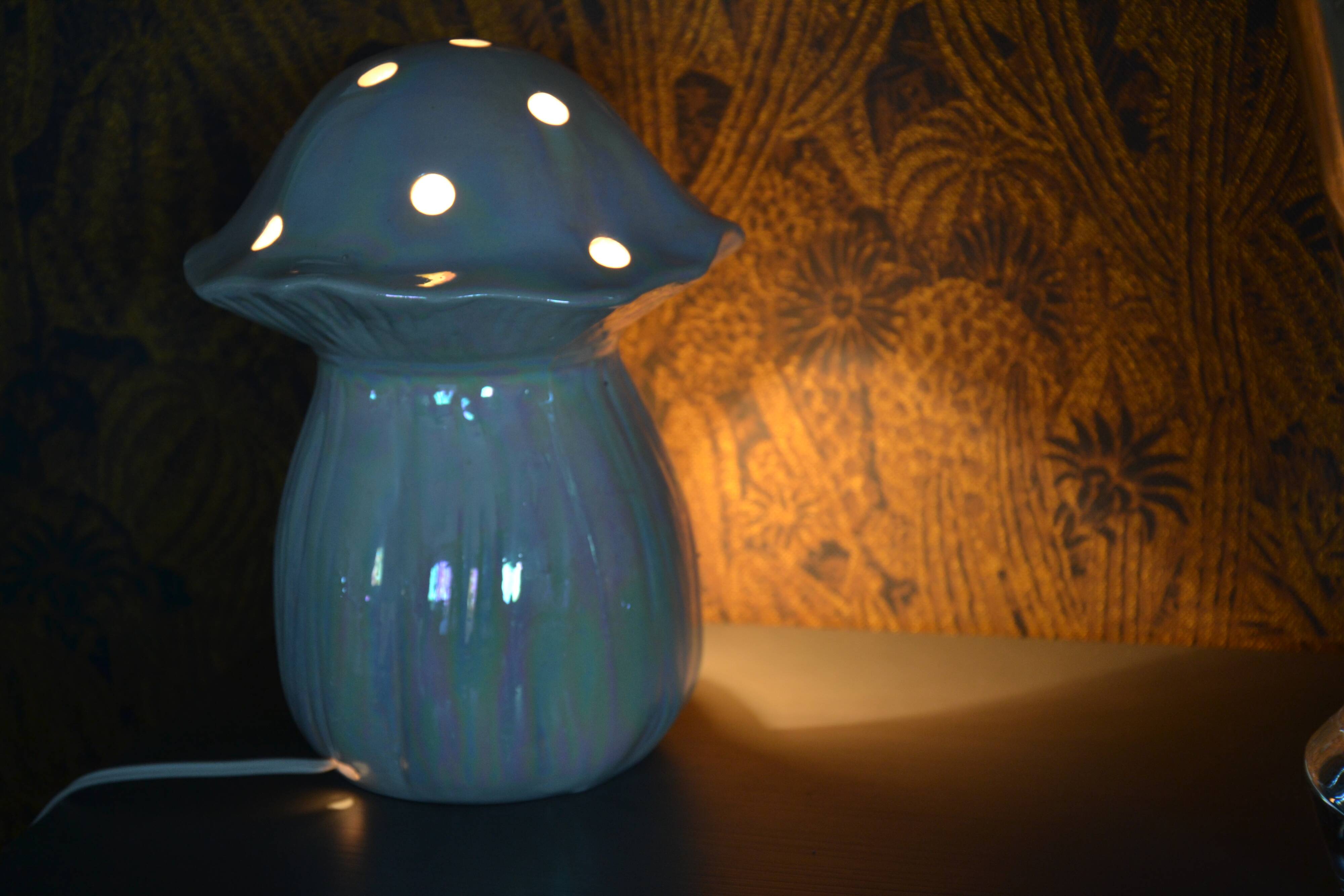 Iridescent ceramic night light for children, Italian.
