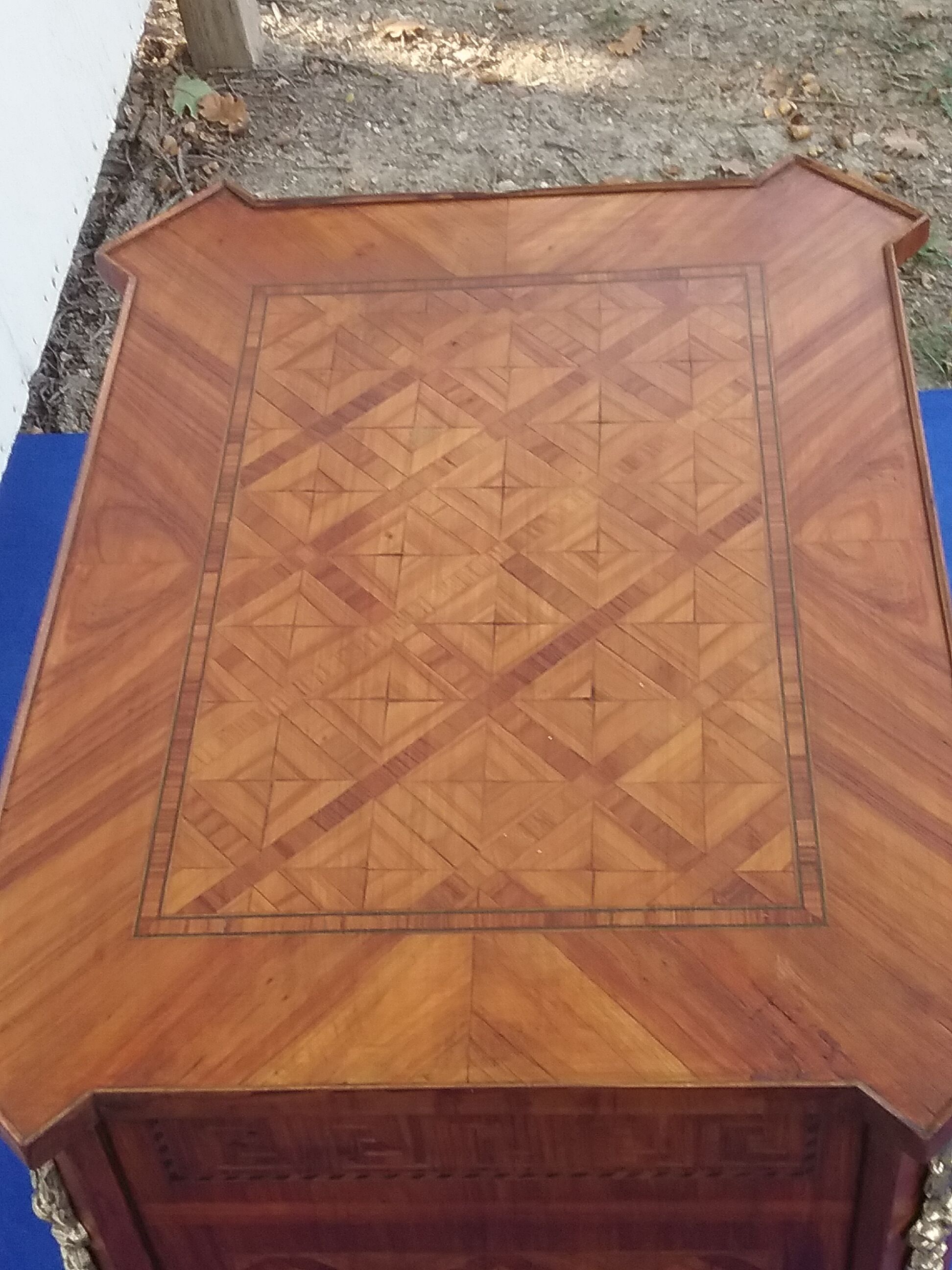 Small marquetry chest of drawers