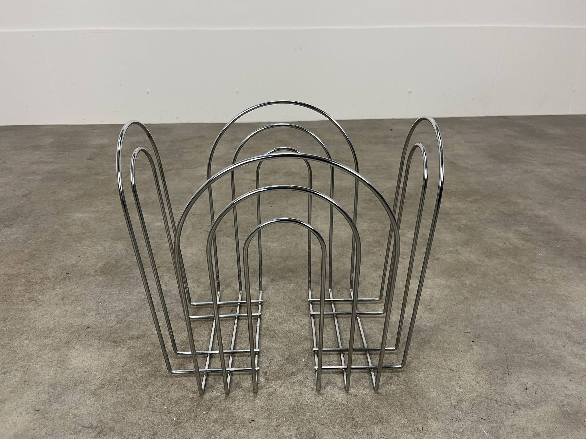 Porte revue postmoderne années 80 métal chromé vintage memphis
