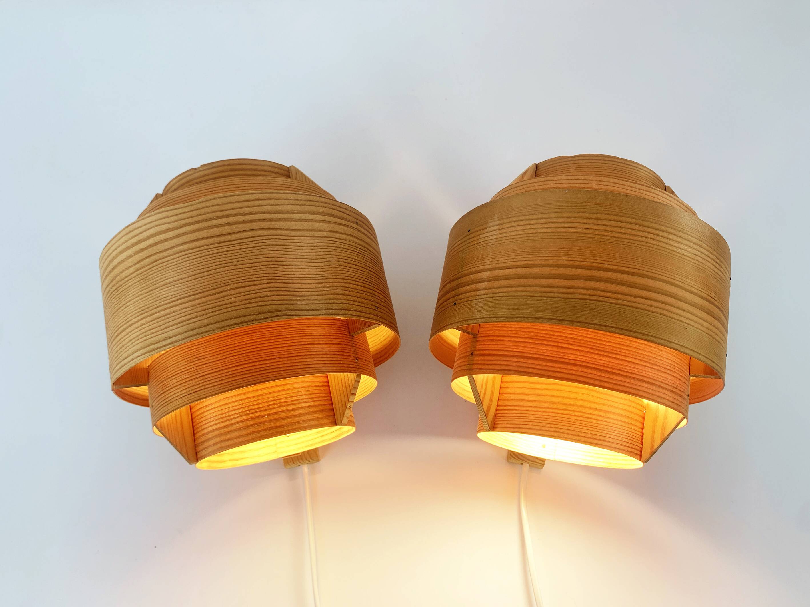 Pair of V-327 pine wall lights Hans-Agne Jakobsson for AB Markaryd, 1960