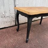 Table basse de style Louis XV noir patinée