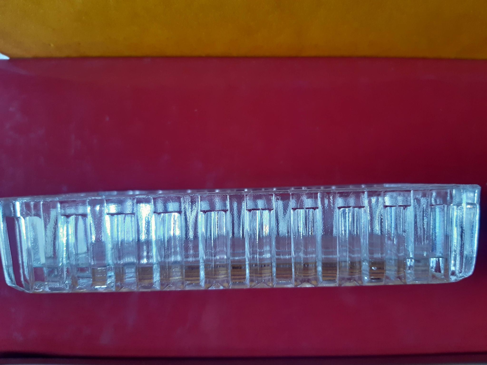 Service platter for aperitifs with four compartments in cut glass.