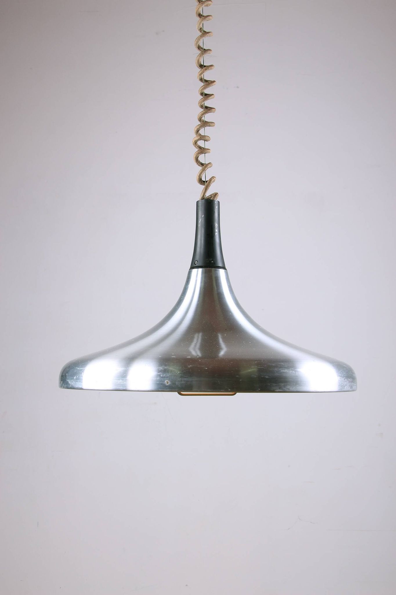 Grande suspension Allemande en métal chromé, modèle Tulip par Erco 1960.