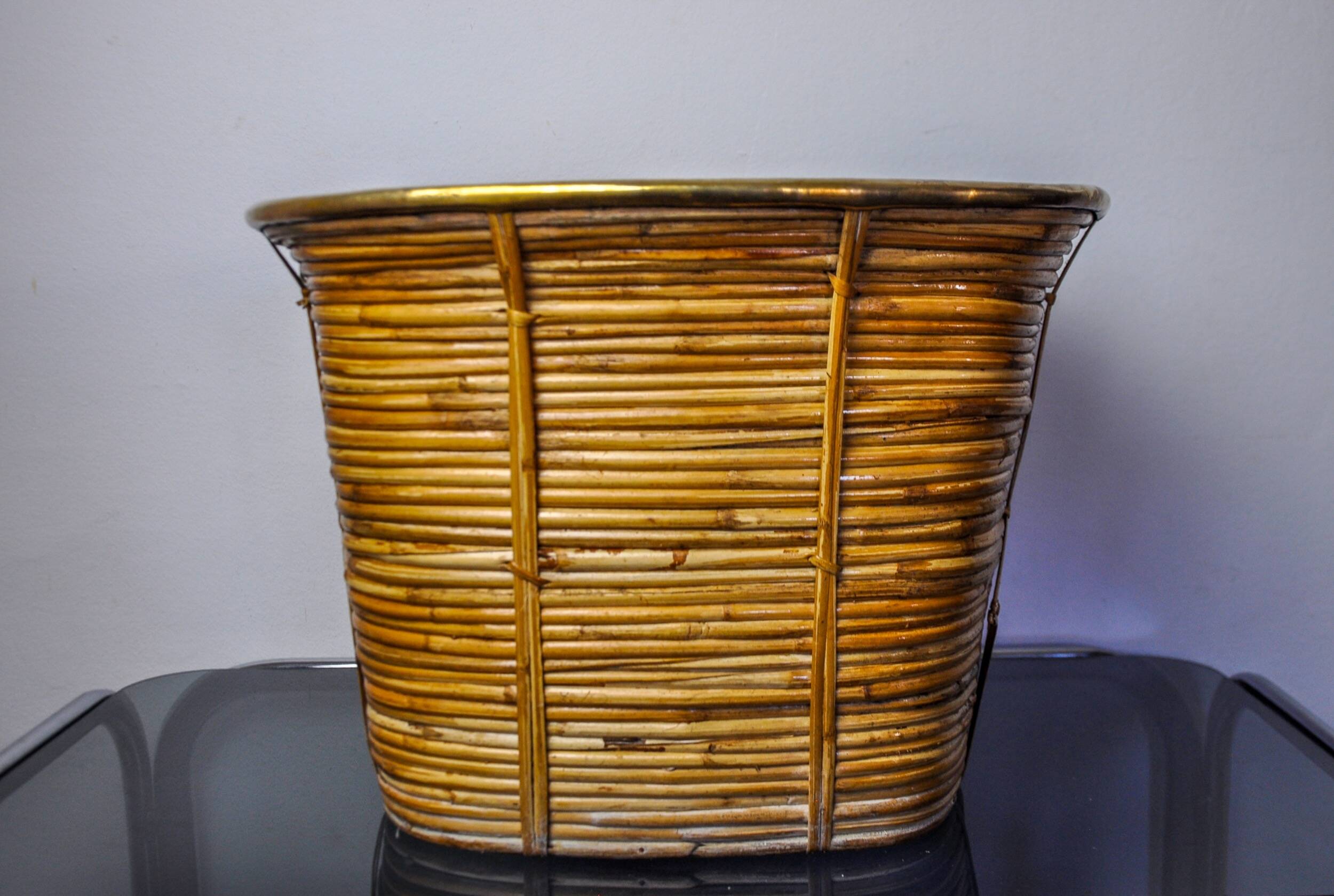 XL basket in rattan and brass, Italy, 1970, 44cm diam