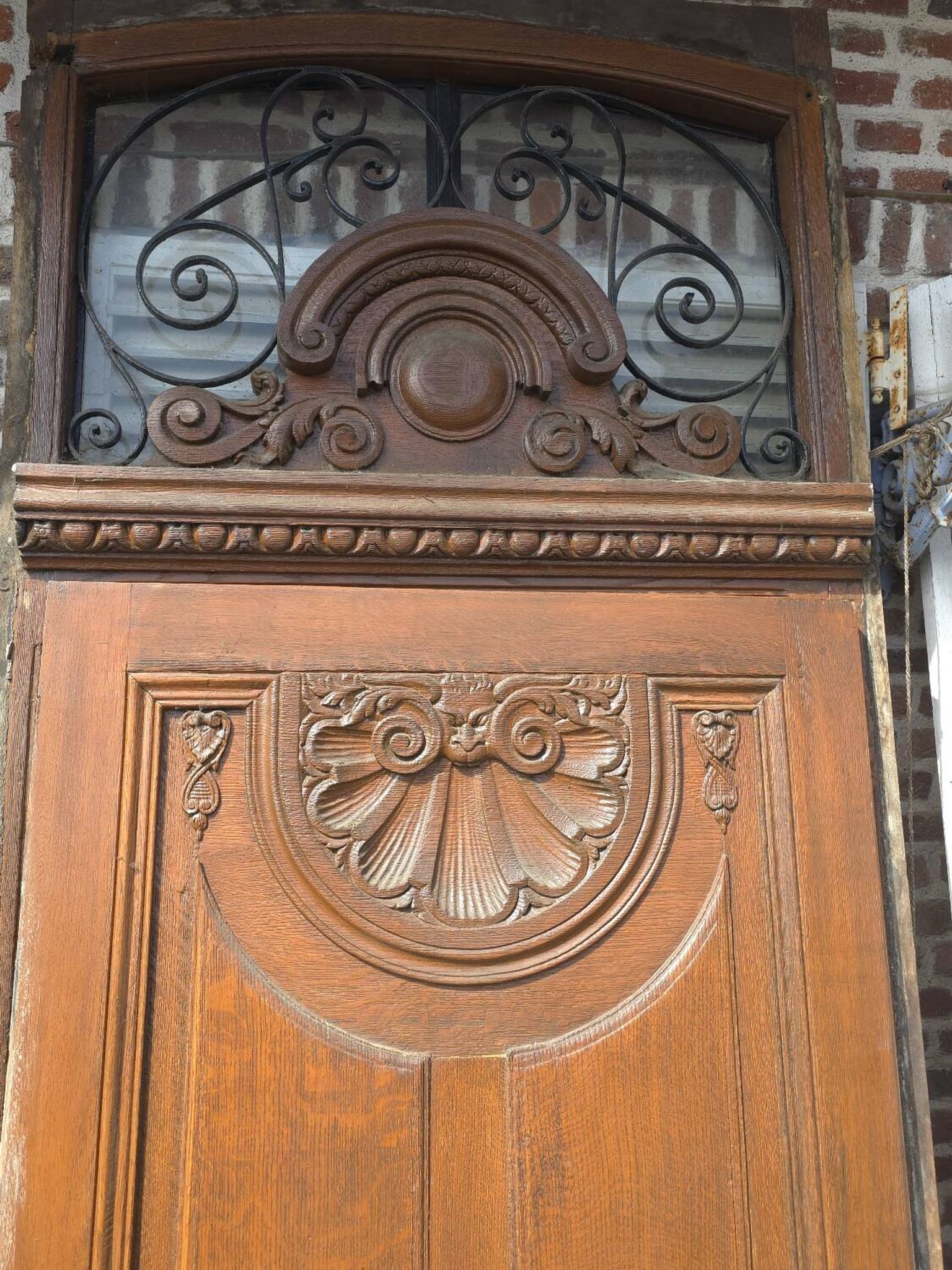 Porte d'entrée en chêne avec son bâti