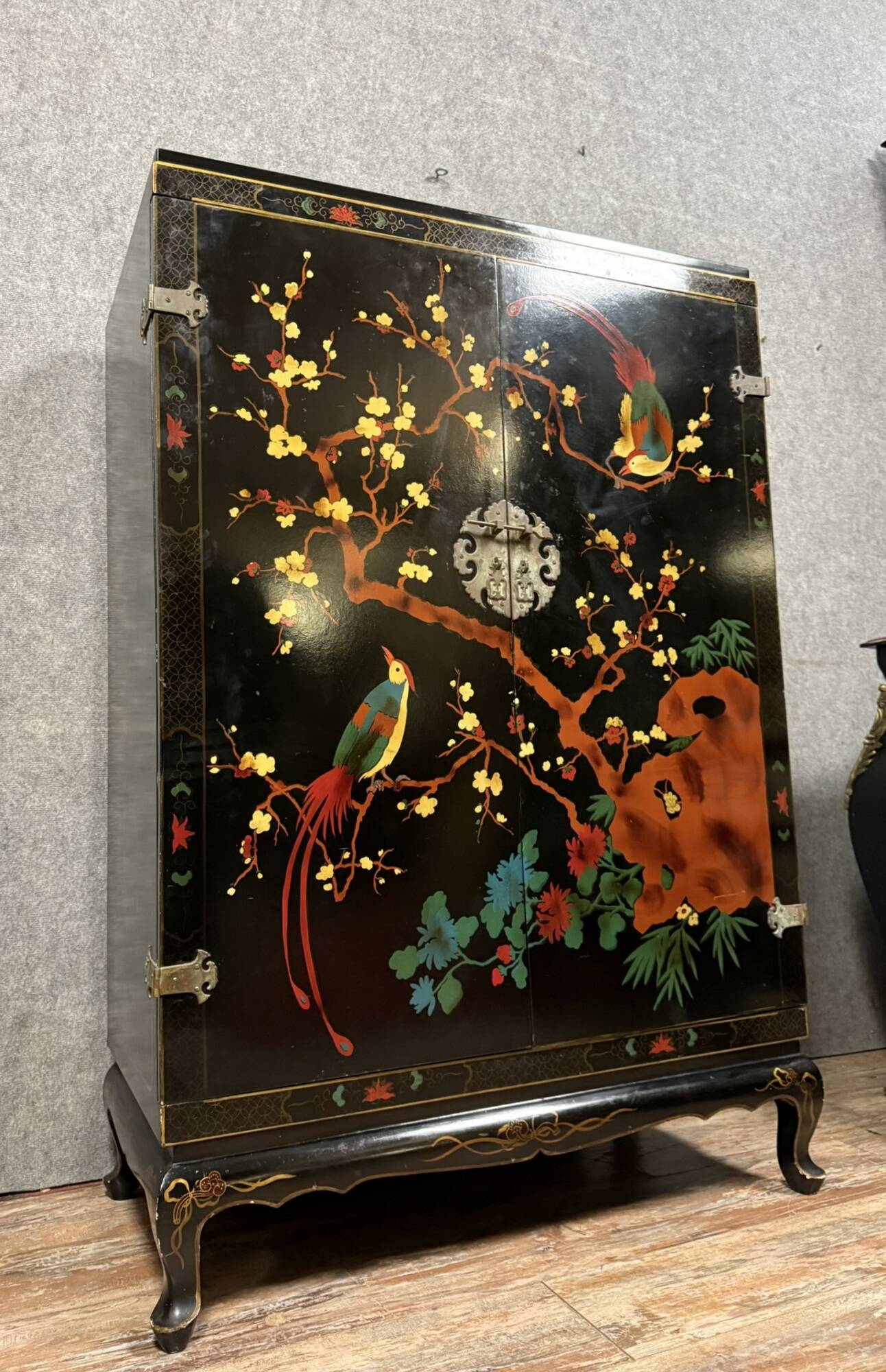 Chinese cabinet in black lacquer and colored decorations