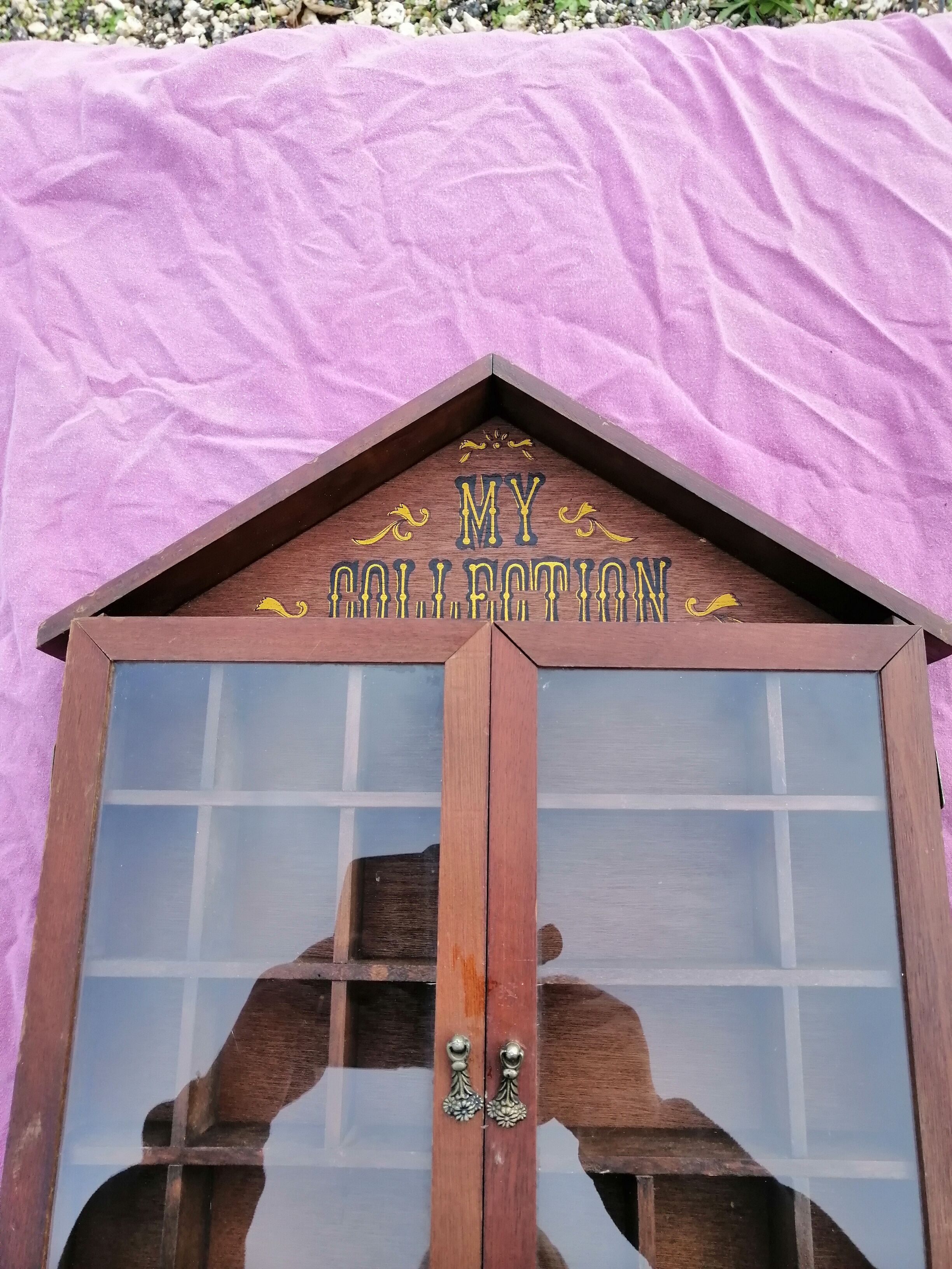 Vitrine pour miniature style chalet en bois vintage mural