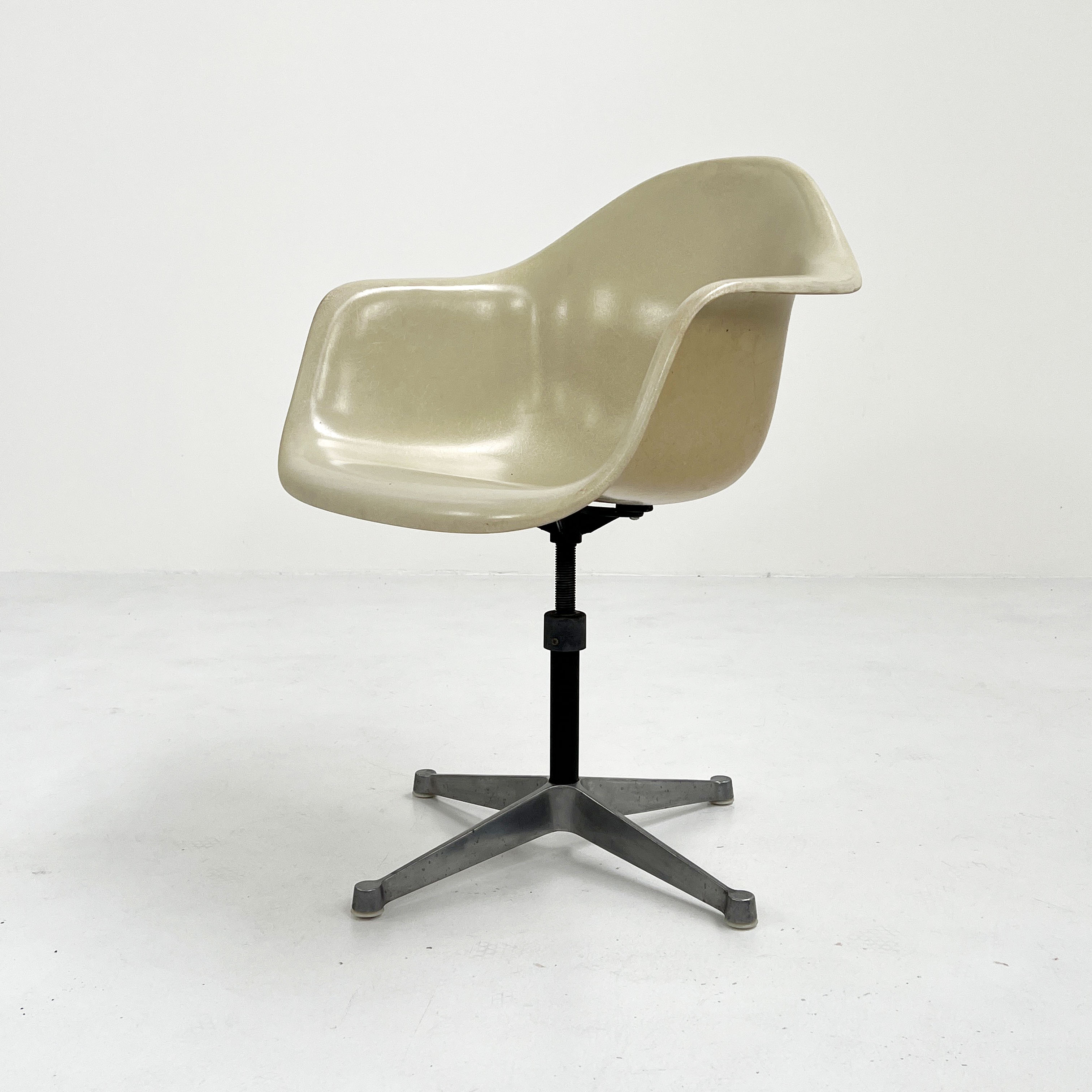 PAC Office Chair by Charles & Ray Eames for Herman Miller, 1960