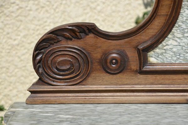 Buffet sculpté en noyer & marbre destyle Louis XVI