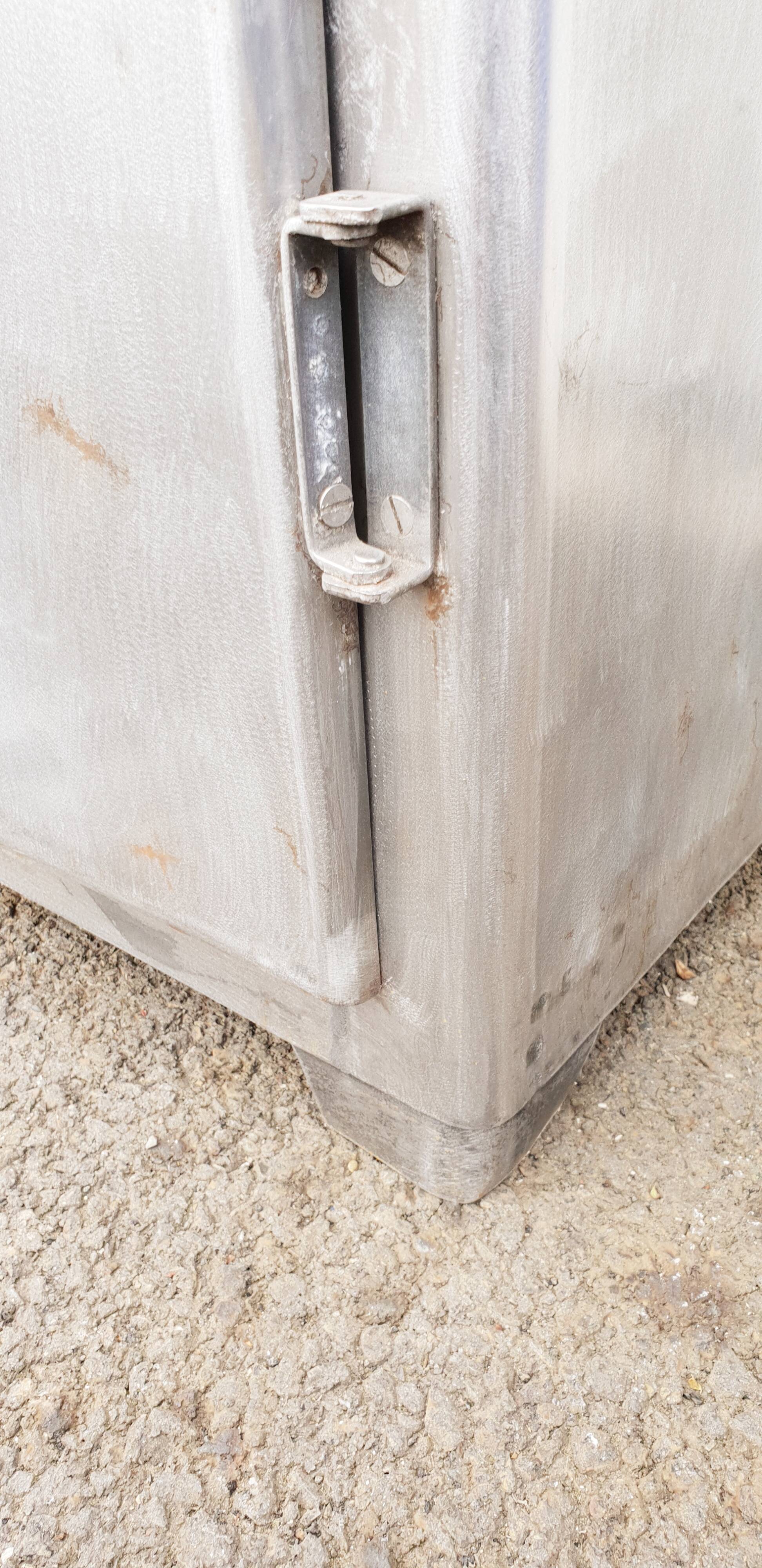 Armoire métallique vintage