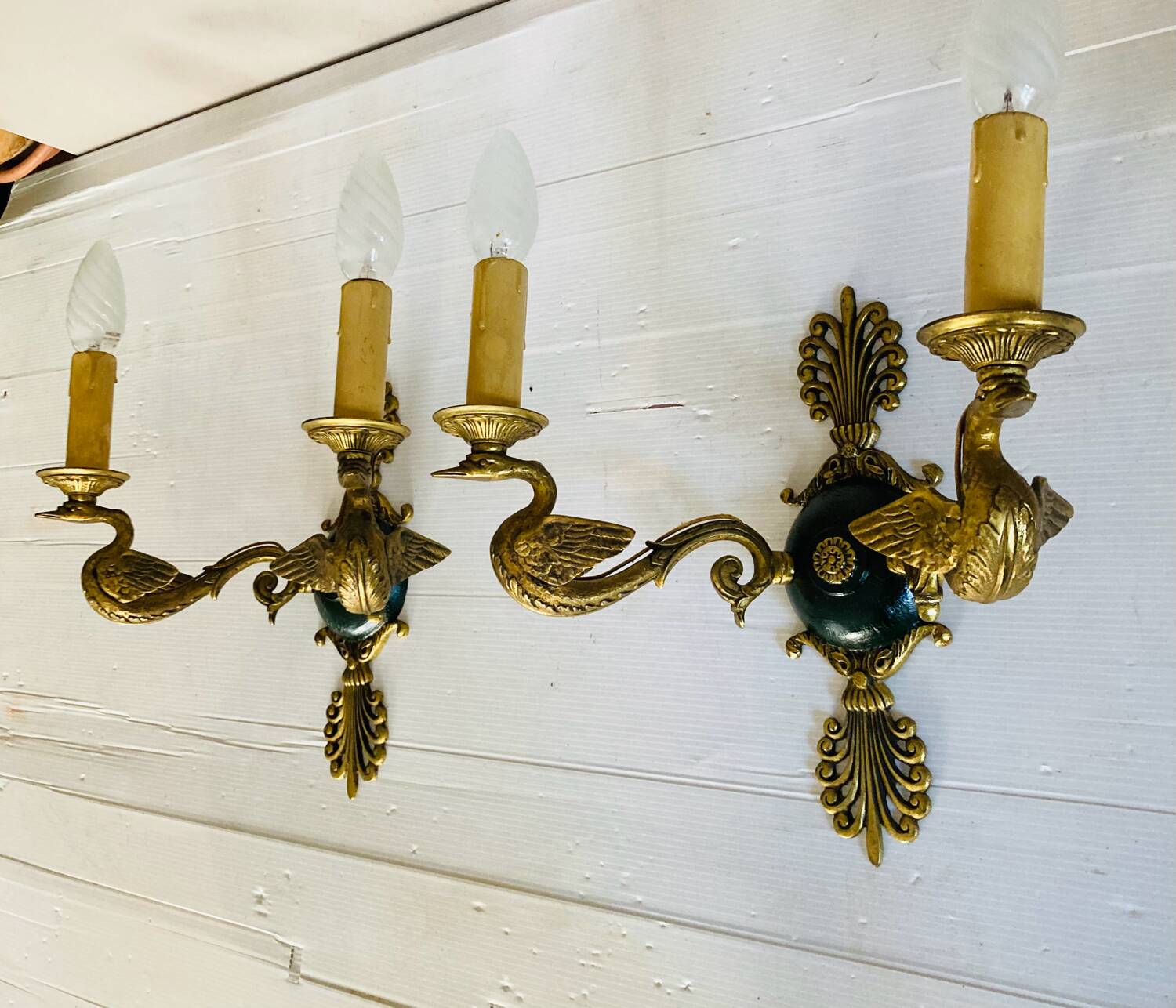 Empire bronze sconces with decorations of swans, palmettes and acanthus leaves