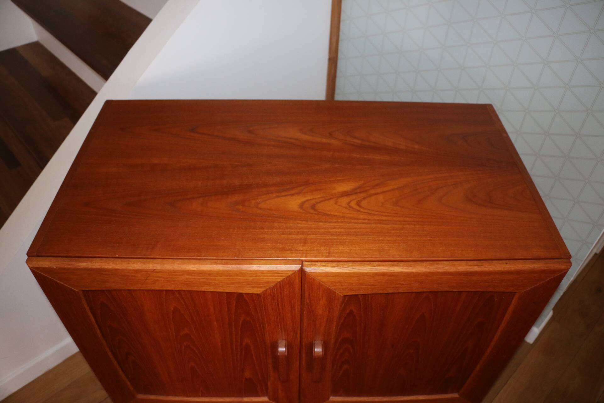 Teak sideboard with 2 doors