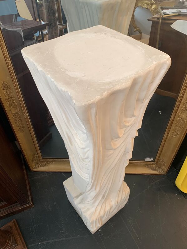 Colonne de présentation en plâtre du XXeme siècle