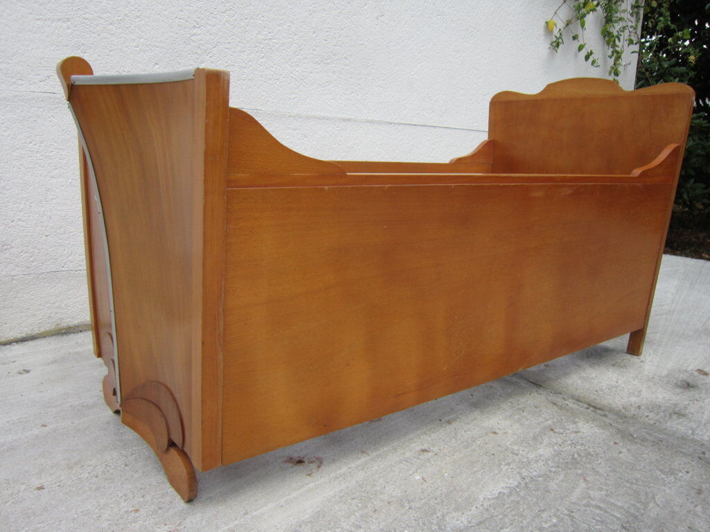 Child bed wood shape bow of boat