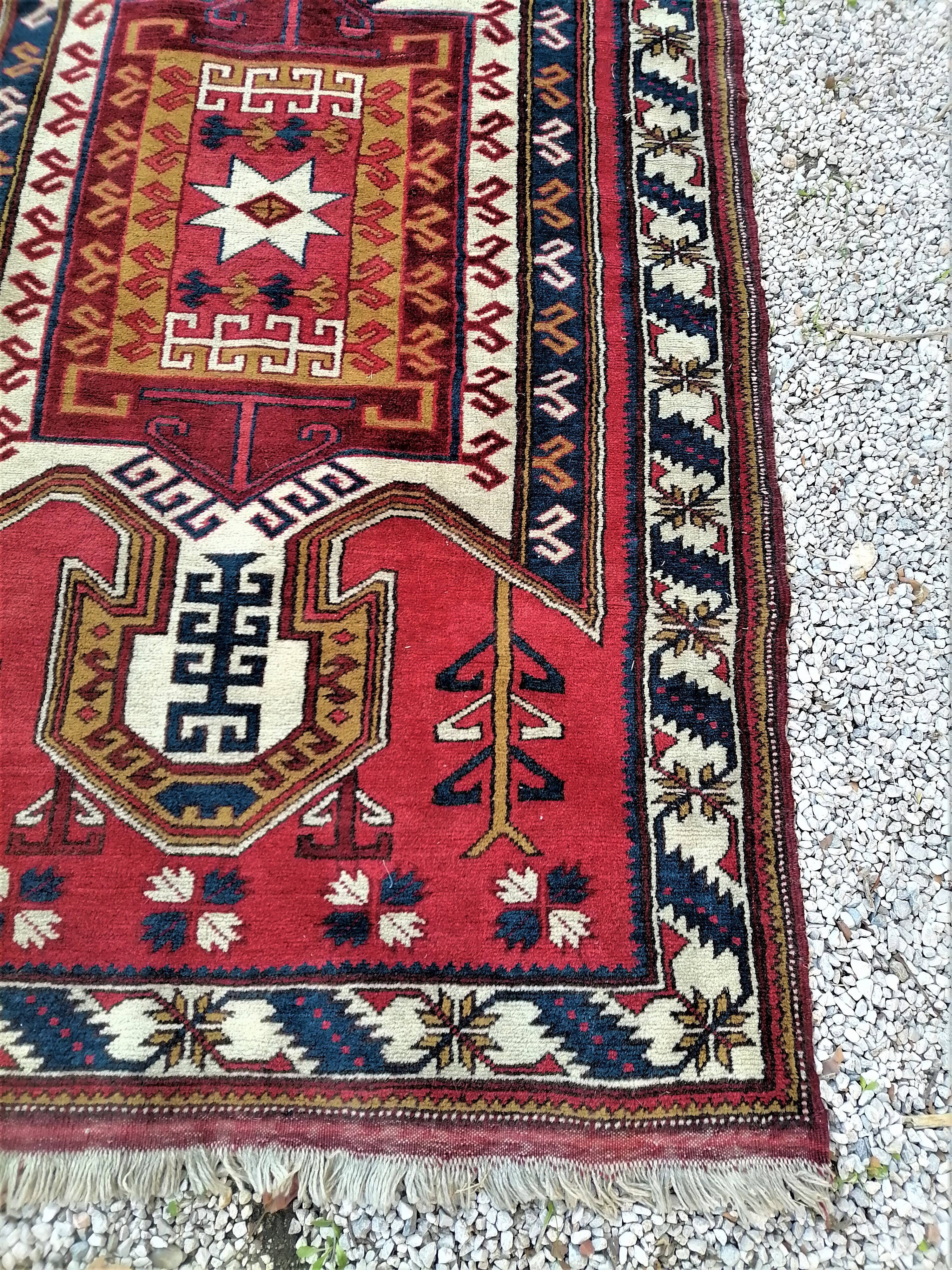 Old oriental carpet. wool made hands. ( 190 x 112 )