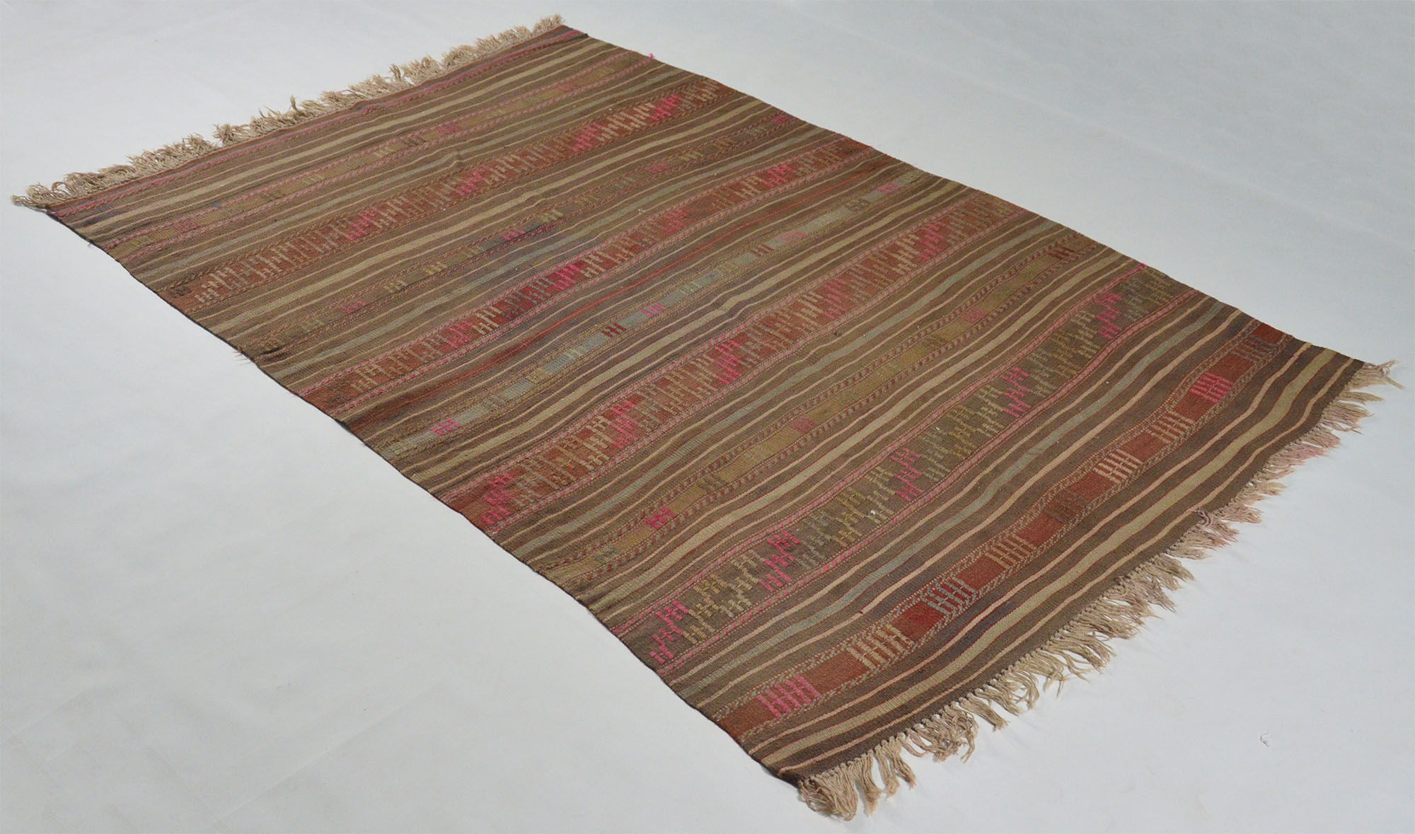 Tapis kilim anatolien fait à la main 230 cm x 154 cm