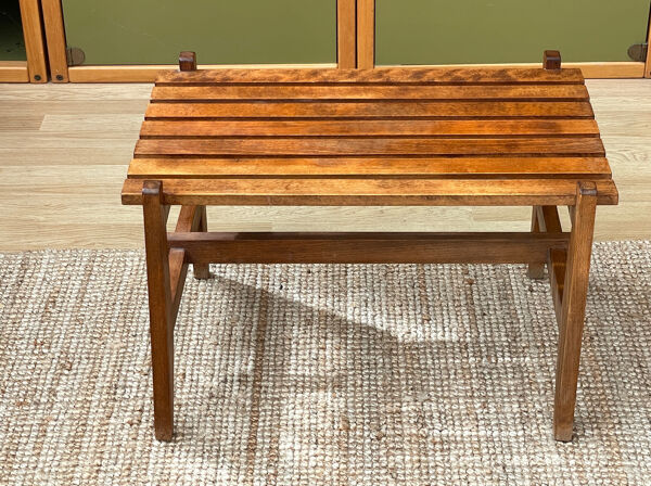 Petit banc moderniste en bois à lattes vintage