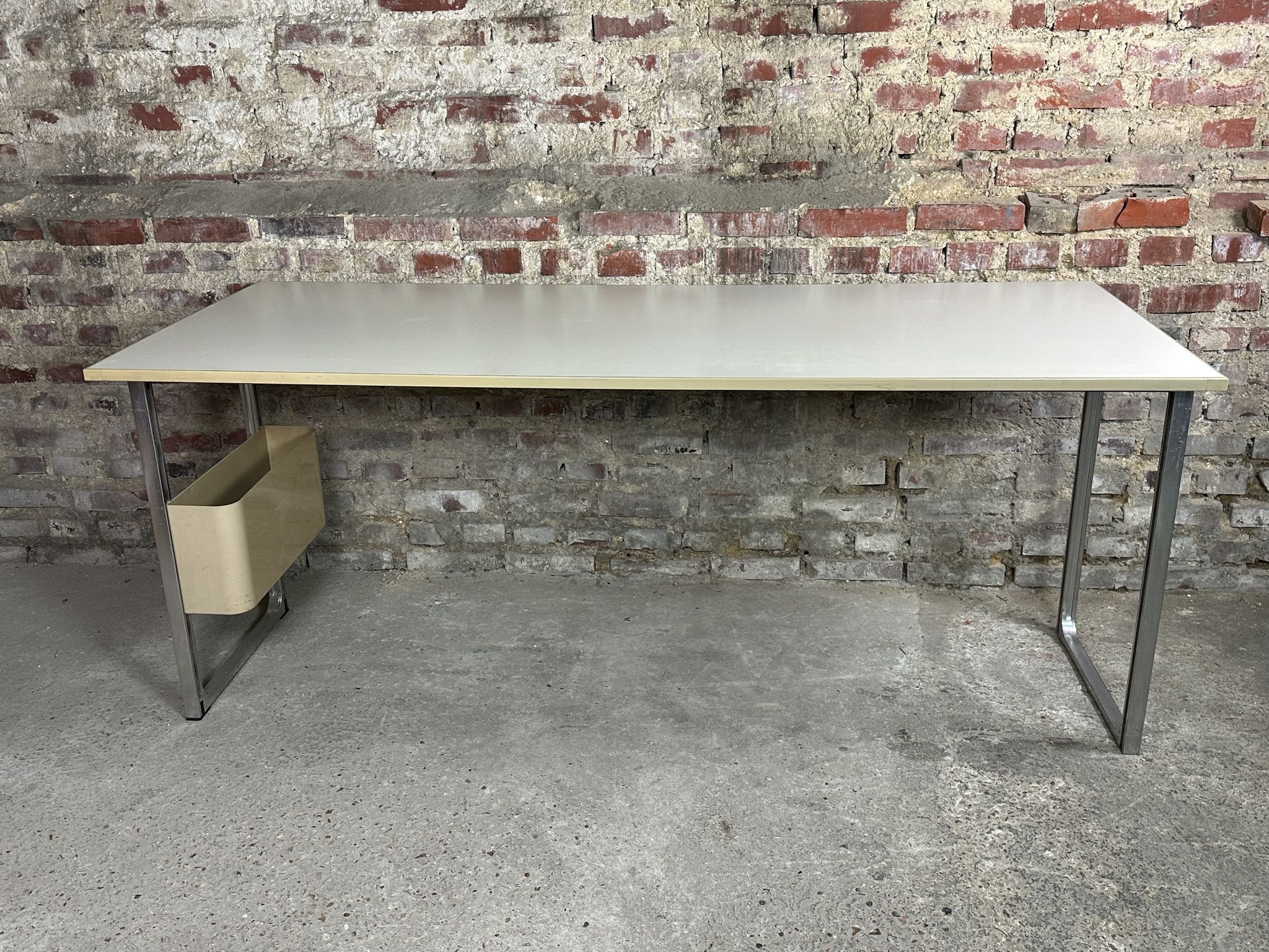 Vintage desk table 1975 in aluminum and melanin by albert rosselli for facomet
