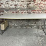 Vintage desk table 1975 in aluminum and melanin by albert rosselli for facomet