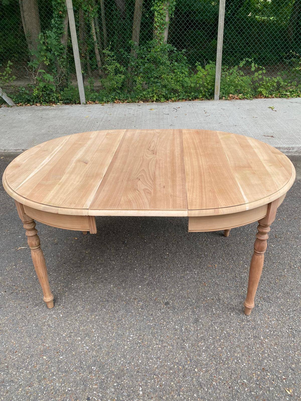 Table à manger ronde extensible Louis Philippe décapée en merisier massif 1