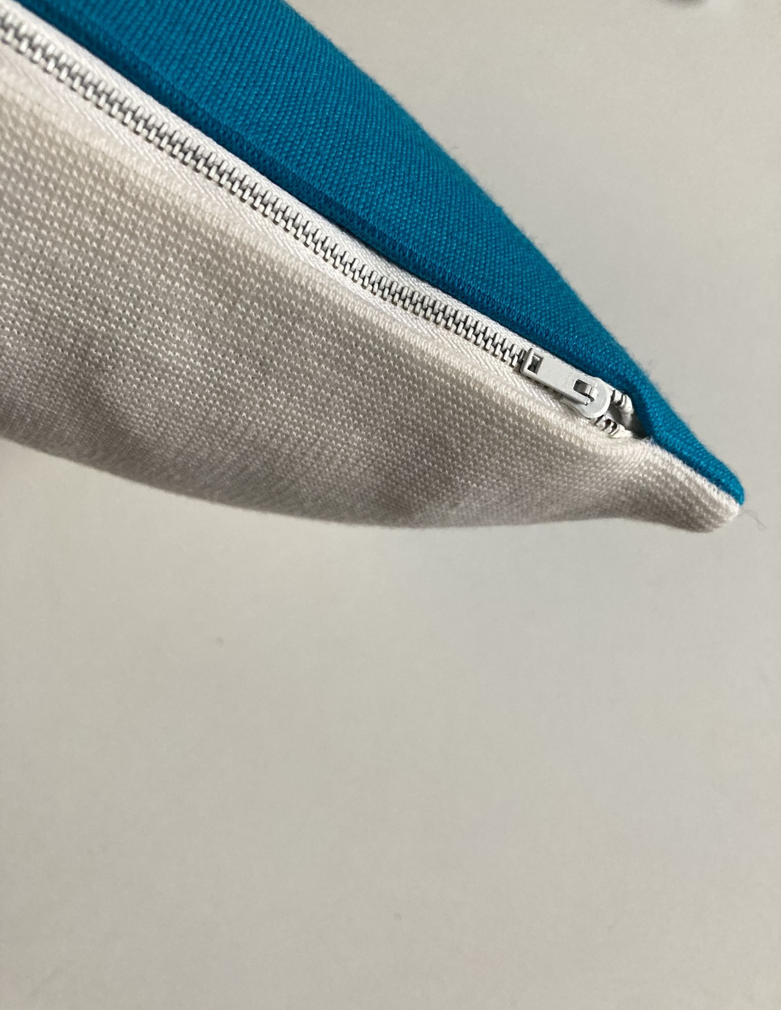 Coussin en jersey de laine Racine space age 1960 recto verso
