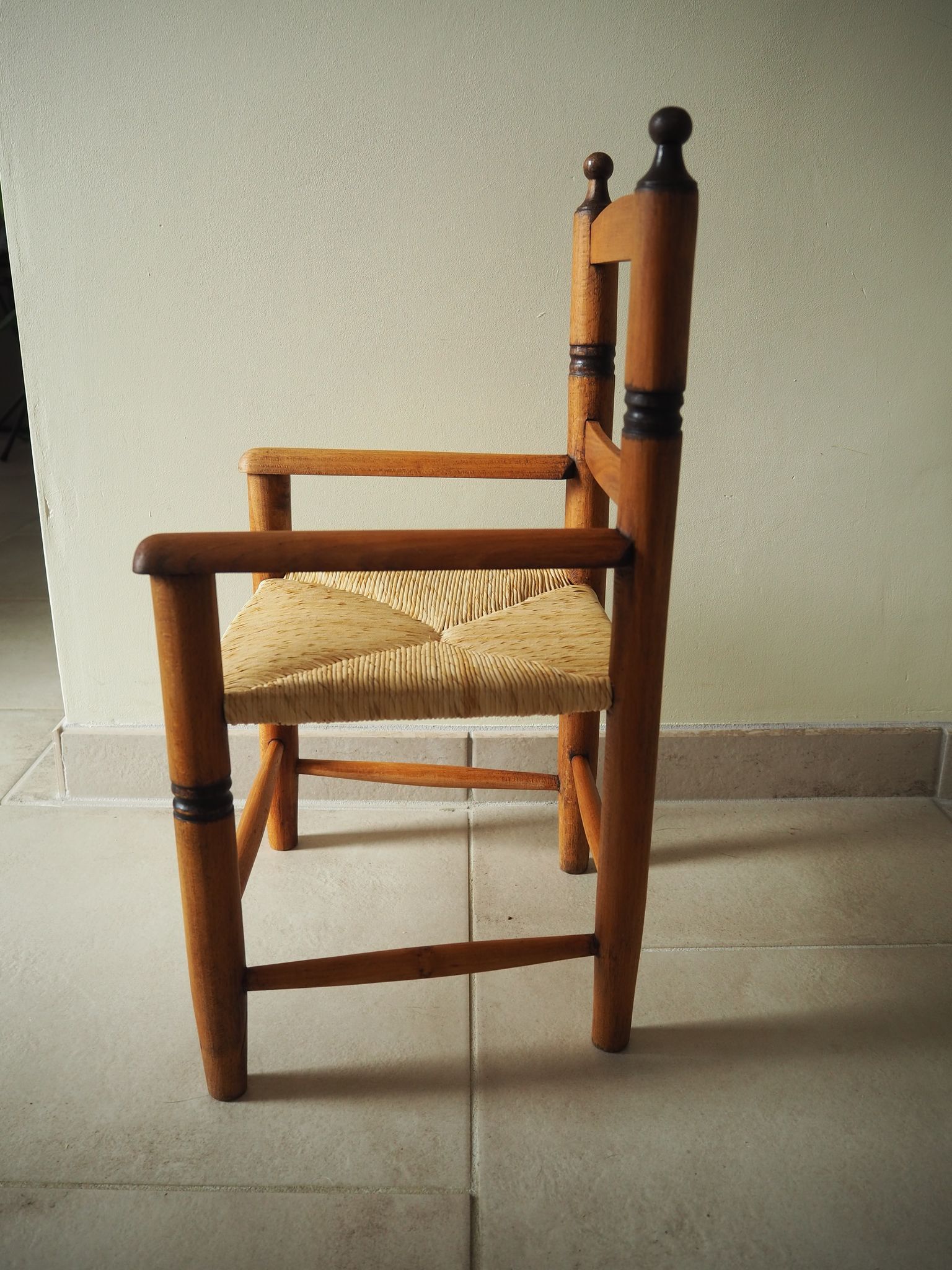 Ancien fauteuil paillé pour enfant