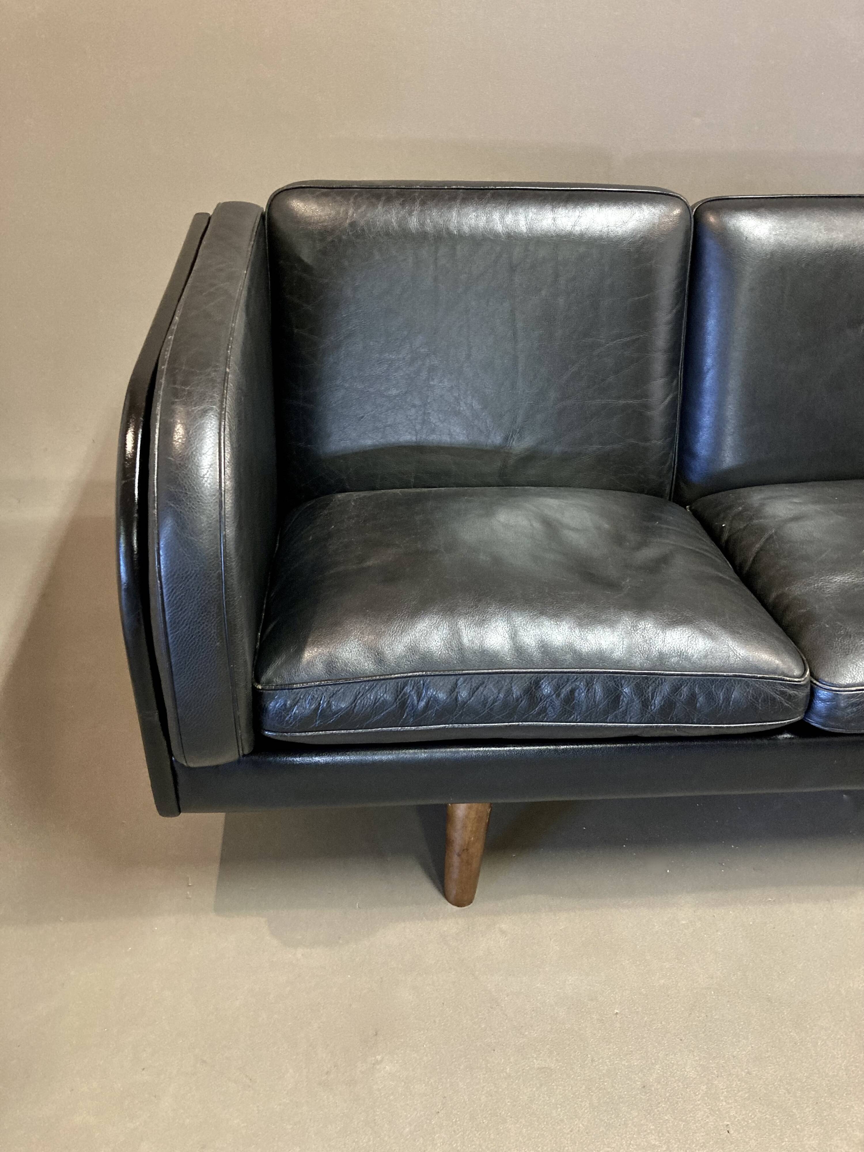 3-seater black leather sofa Scandinavian design 1960