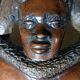 Visage énigmatique d'Afrique sculpté en bois d'ébène