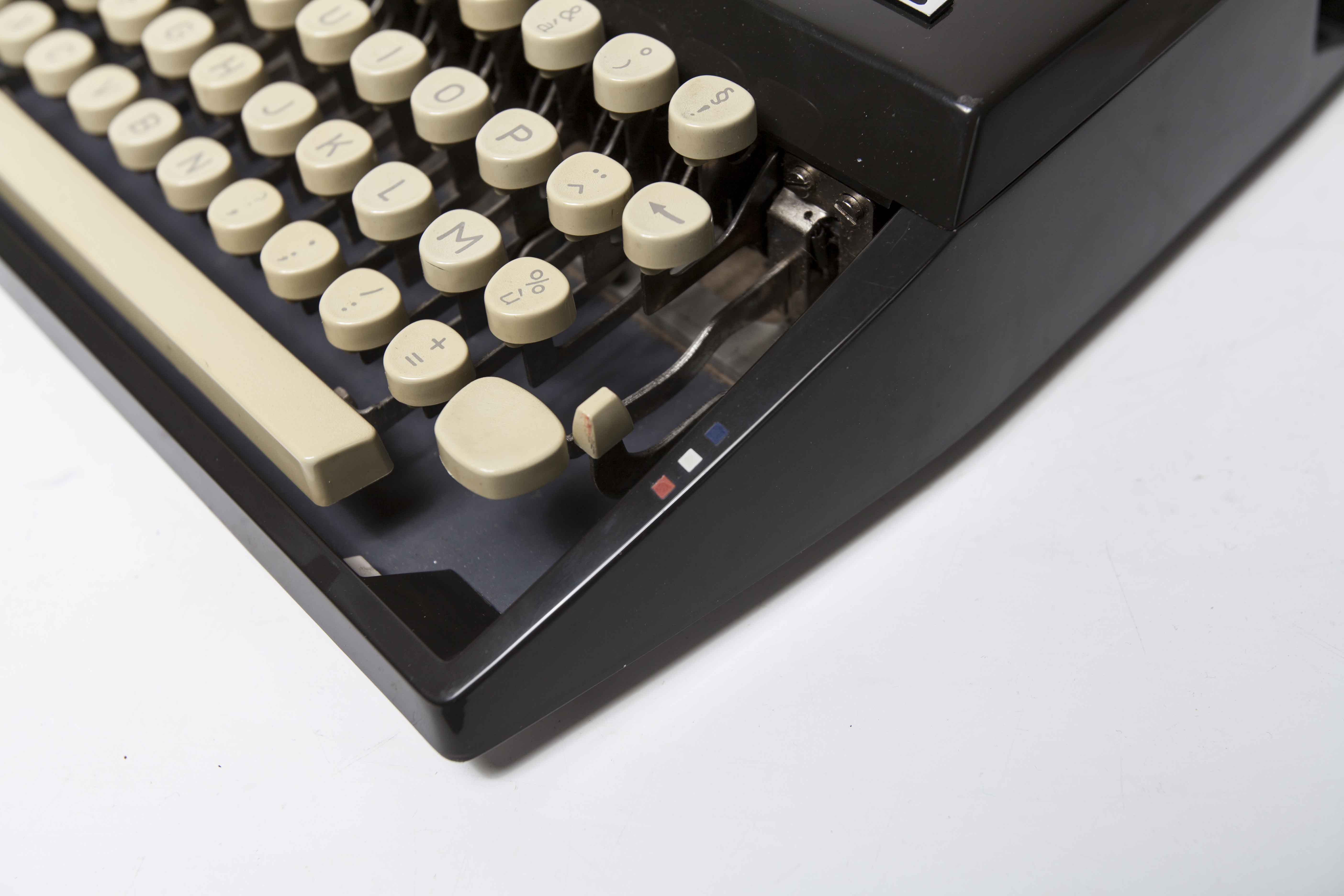 Revised Adler Tippa S typewriter and new ribbon