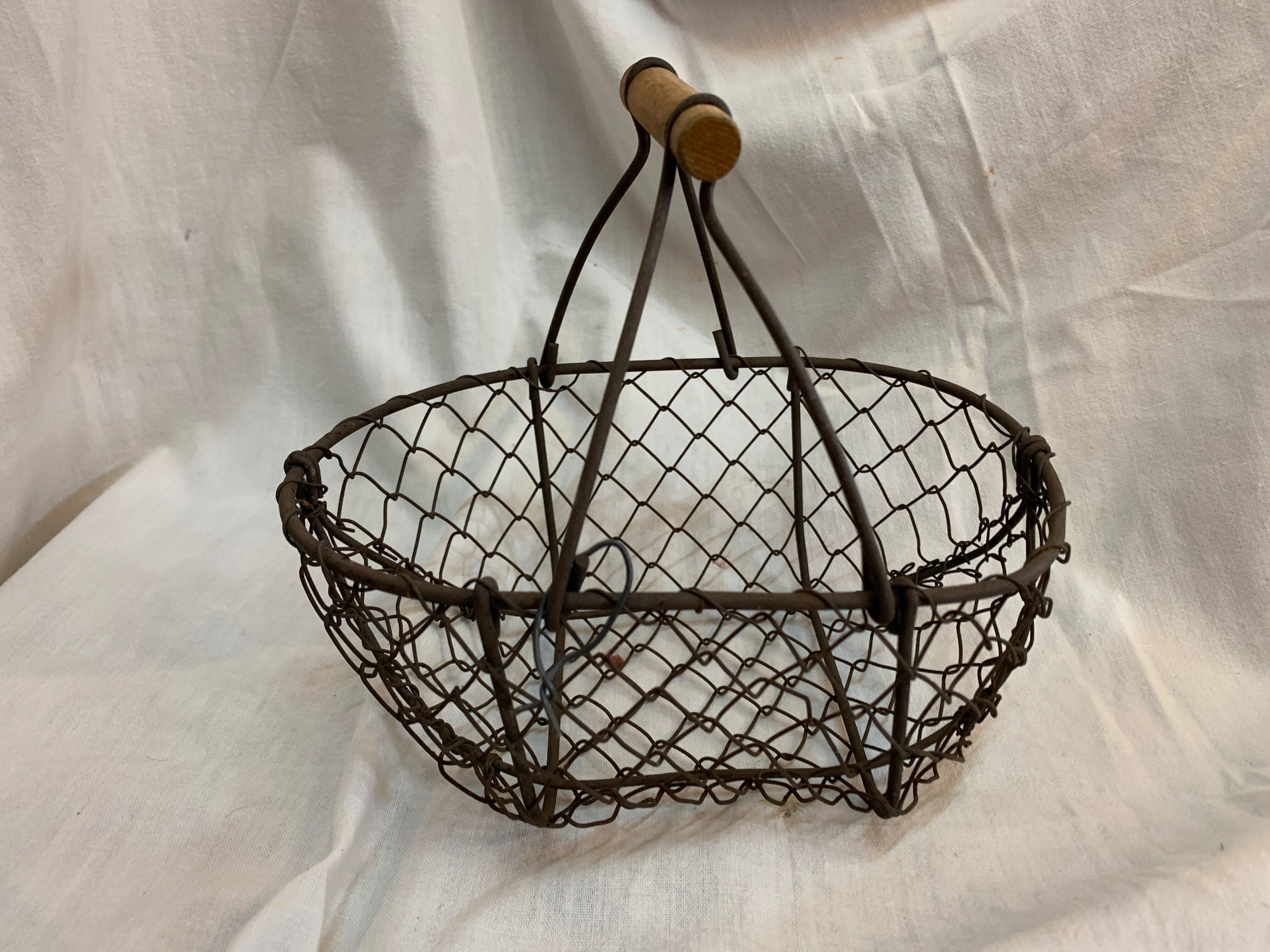 Grid-style basket