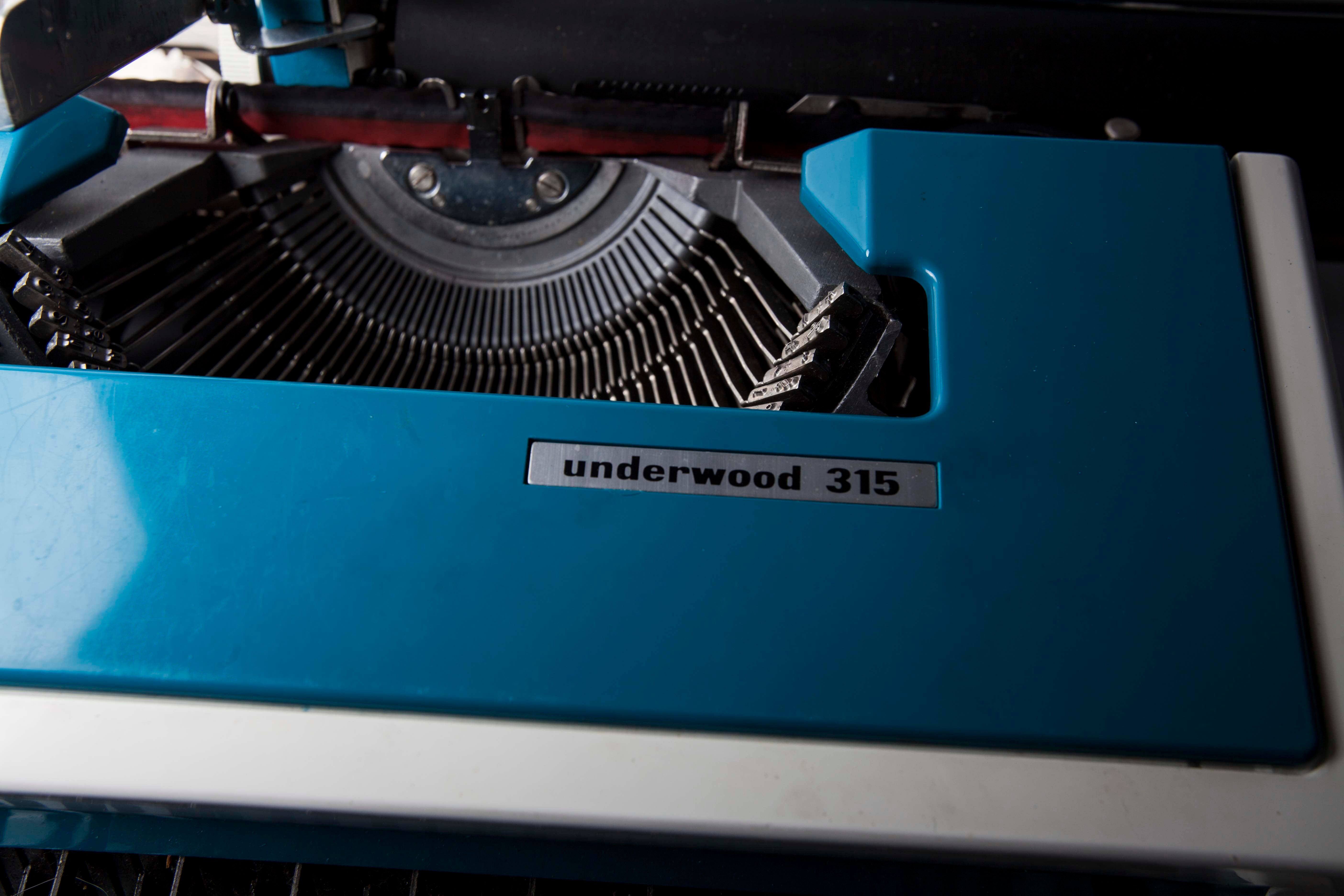 Underwood 315 blue typewriter with satchel