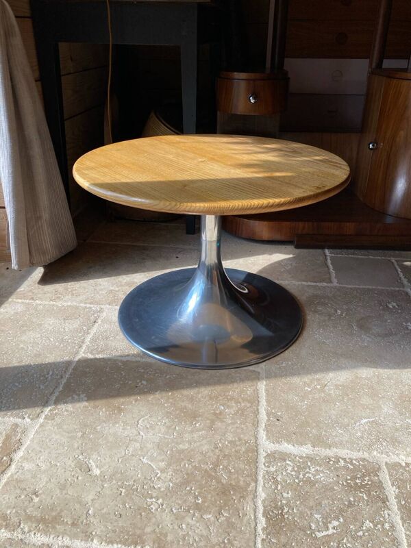Table basse pied tulipe