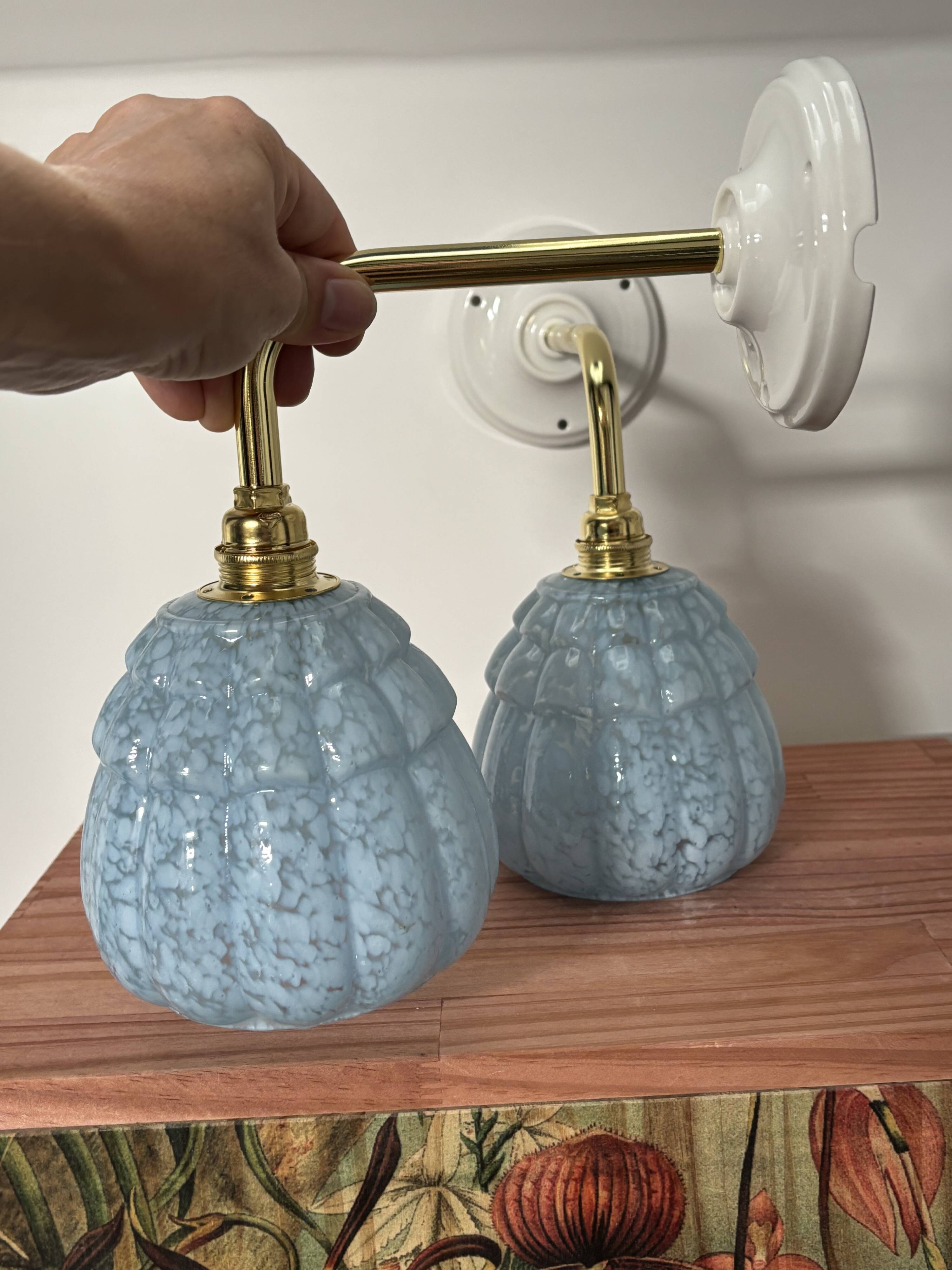 Paire d’appliques murales globes Art Déco