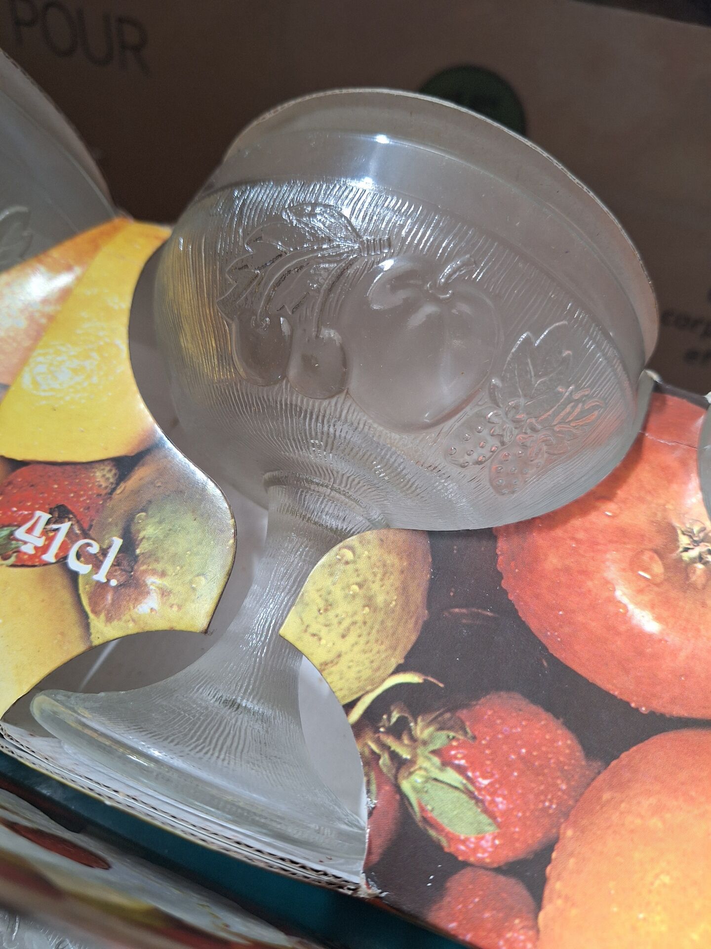 Set of 8 glass fruit salad bowls, ice cream cups, mousse.