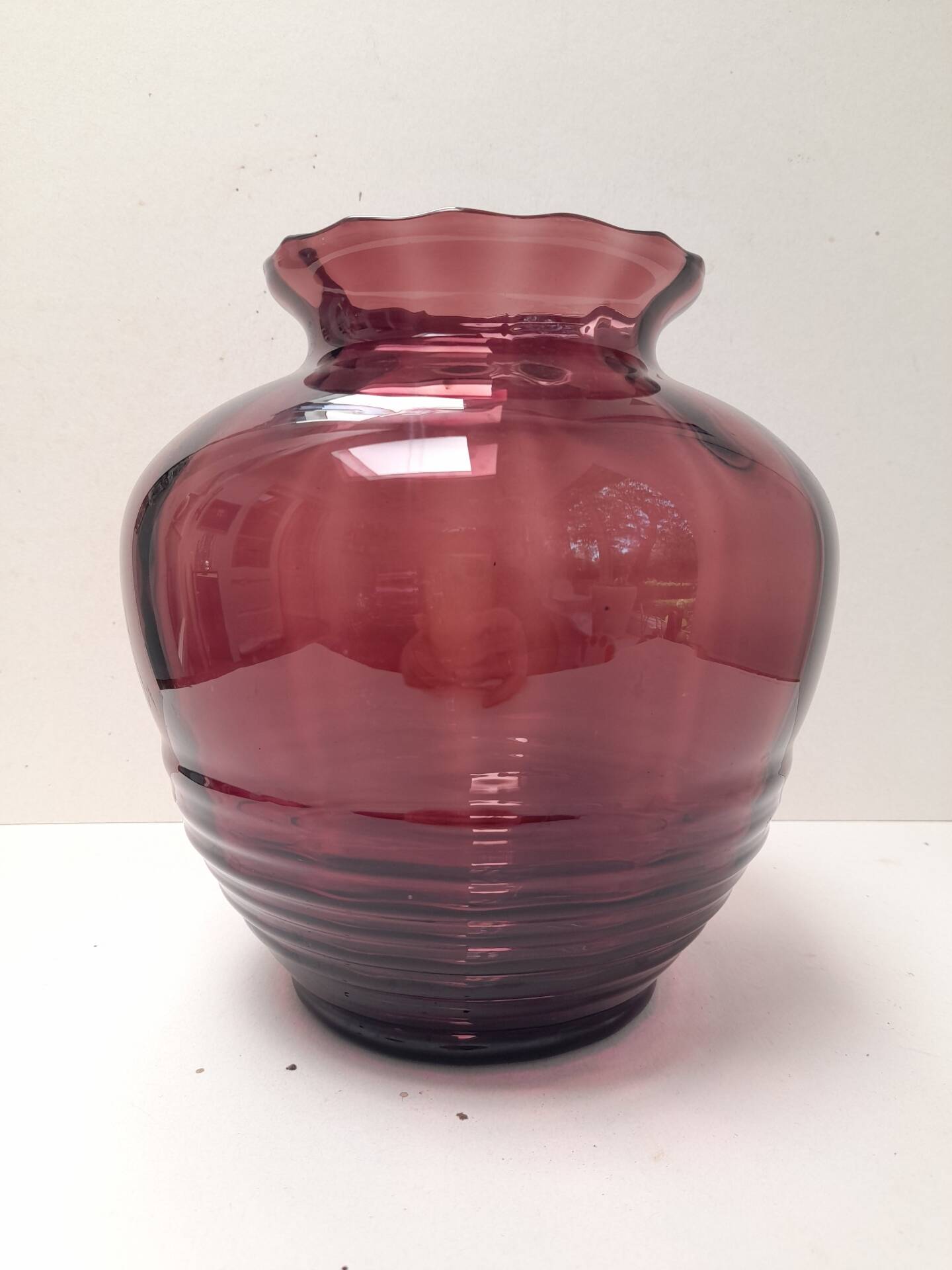 Beautiful Doyen Art Deco vase in burgundy glass.