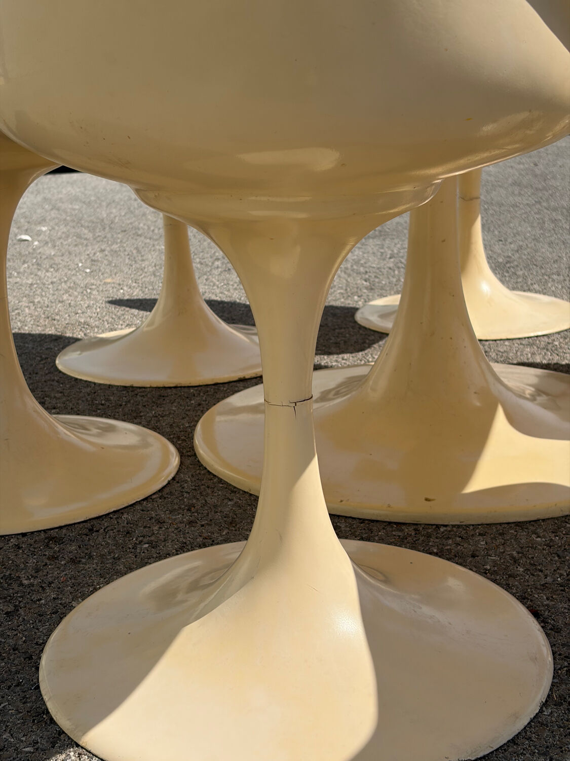 Space Age Table with tulip design and 6 chairs