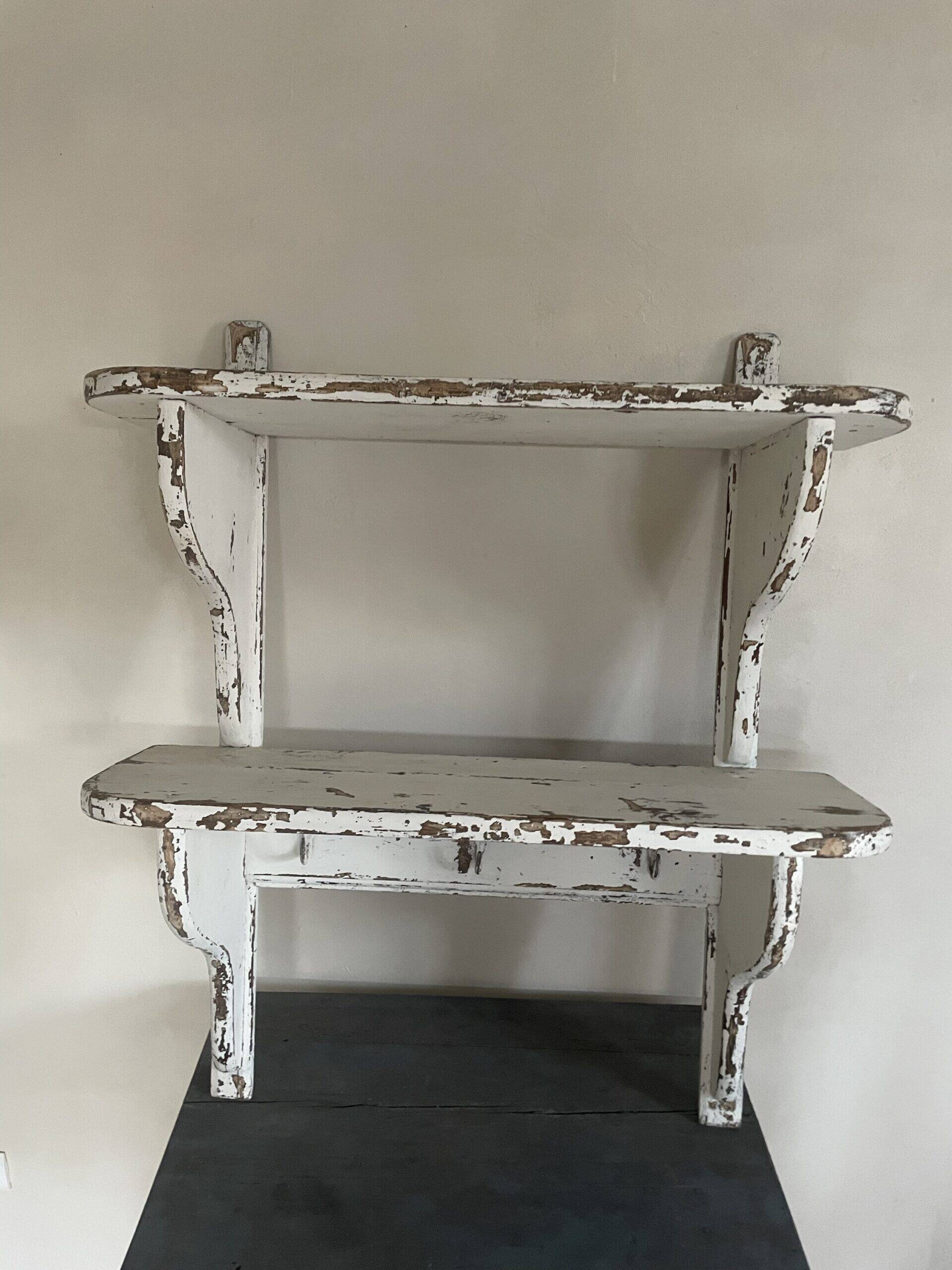 Country chic kitchen shelf