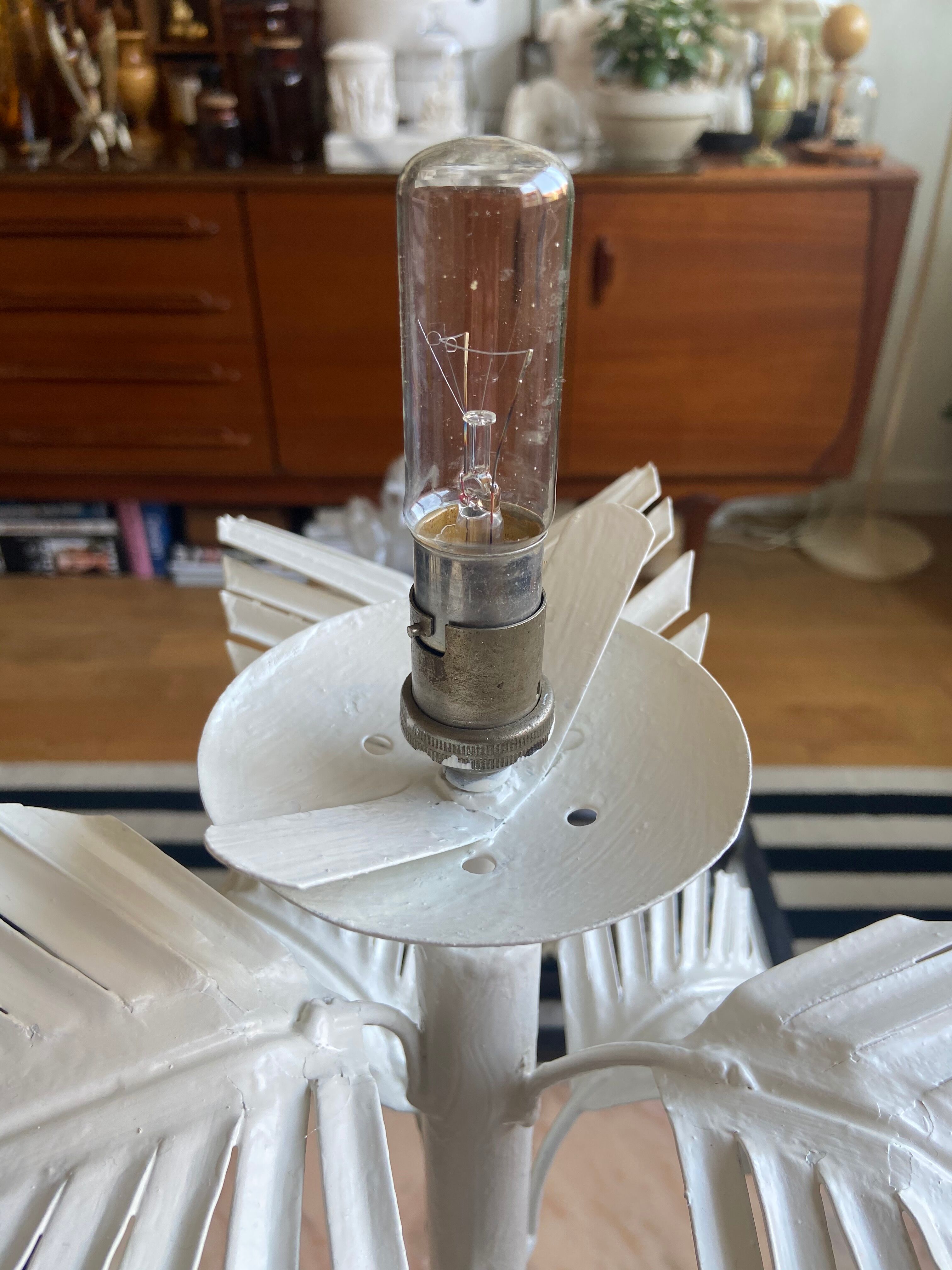 Palm lamppost in opaline and white metal