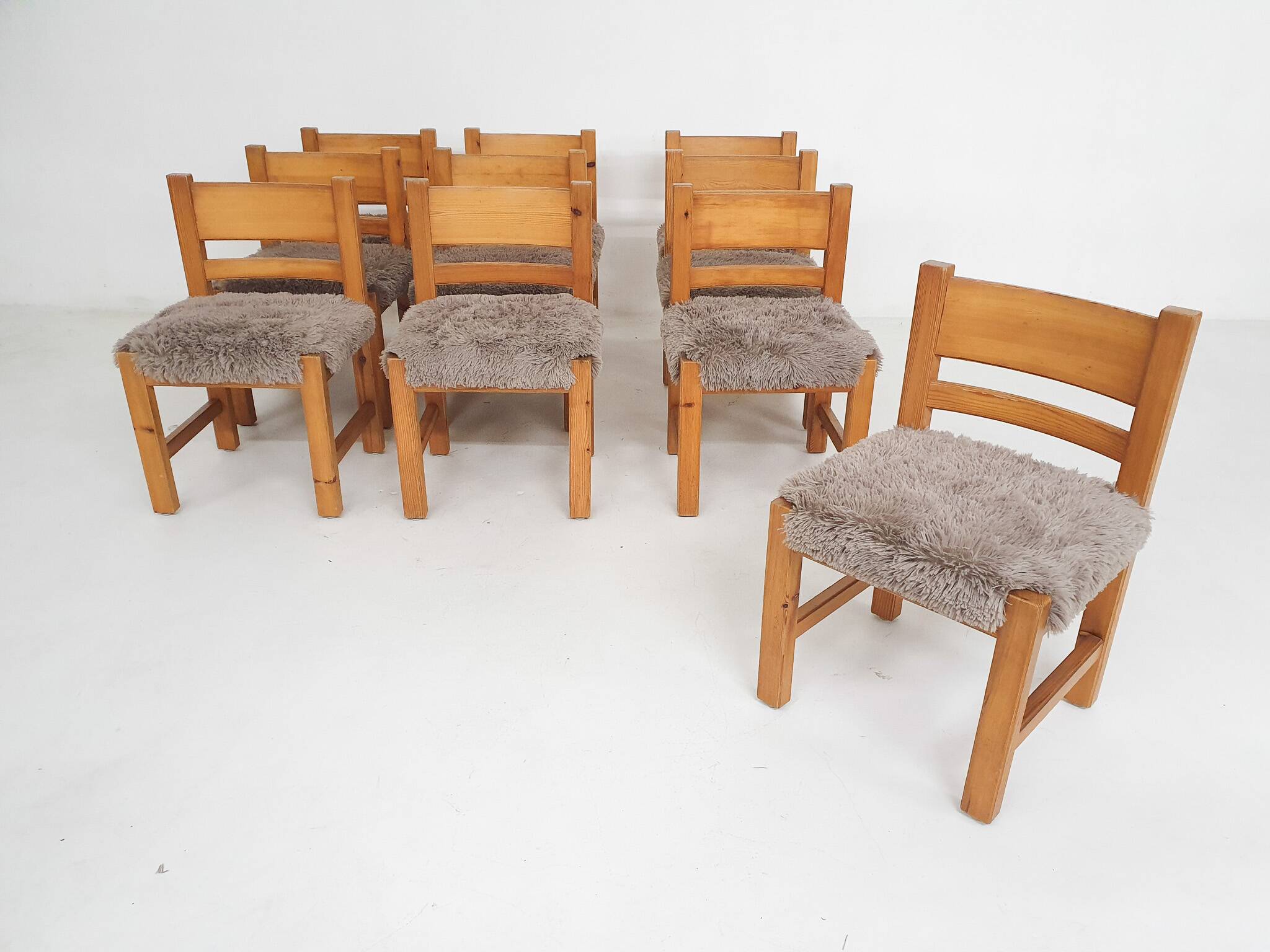 Set of 10 pinewood dining chair in the style of Ate van Apeldoorn, The Netherlands 1970's