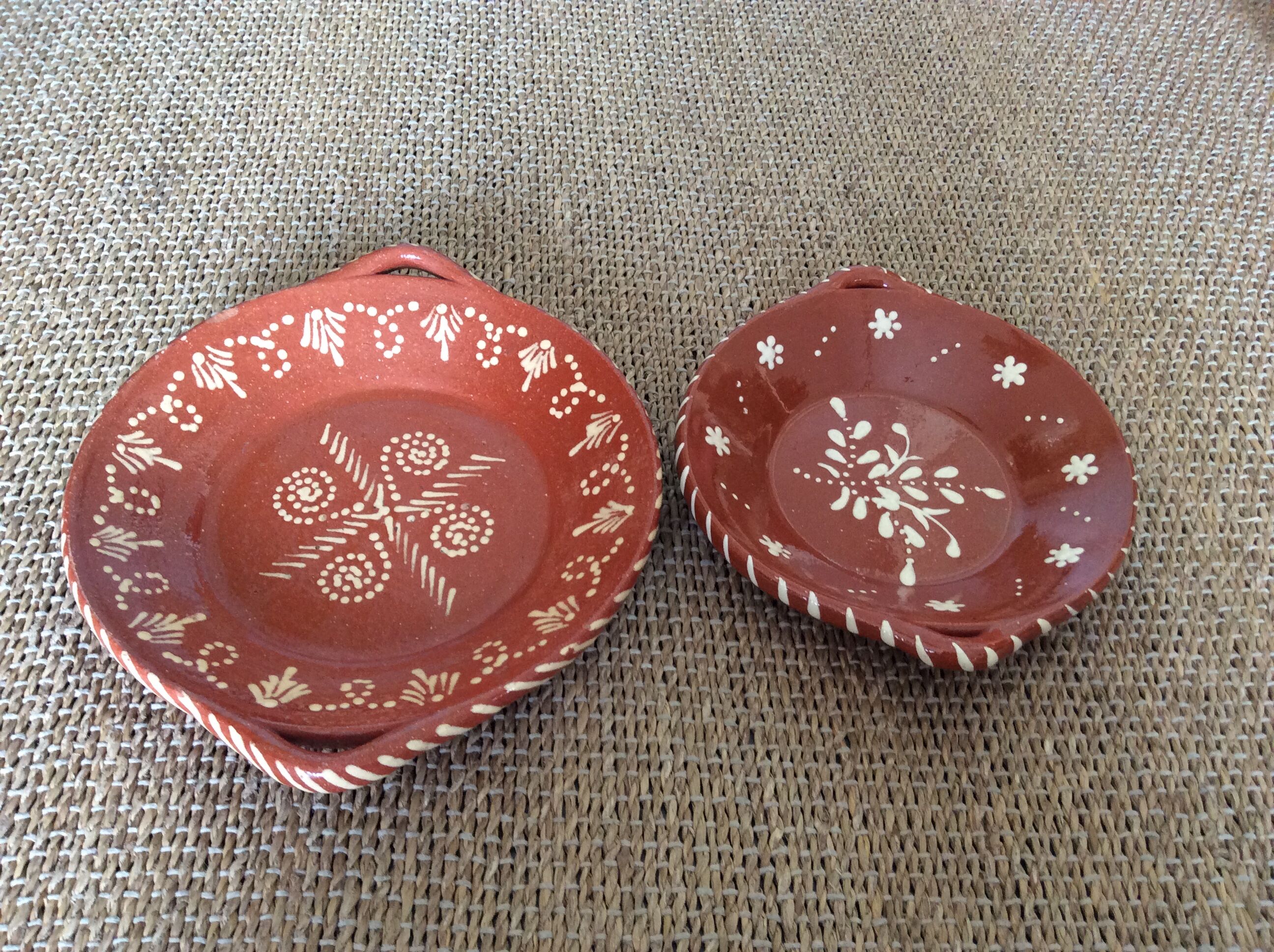 2 terracotta plates