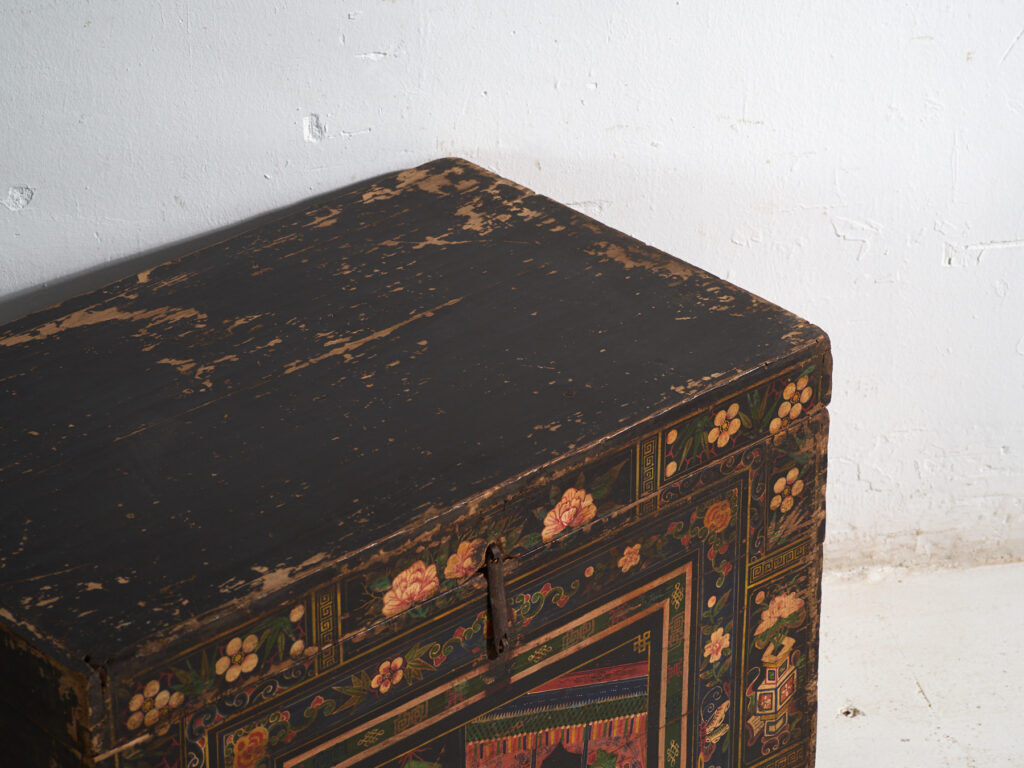 Antique chest painted in pine wood – China, around 1900