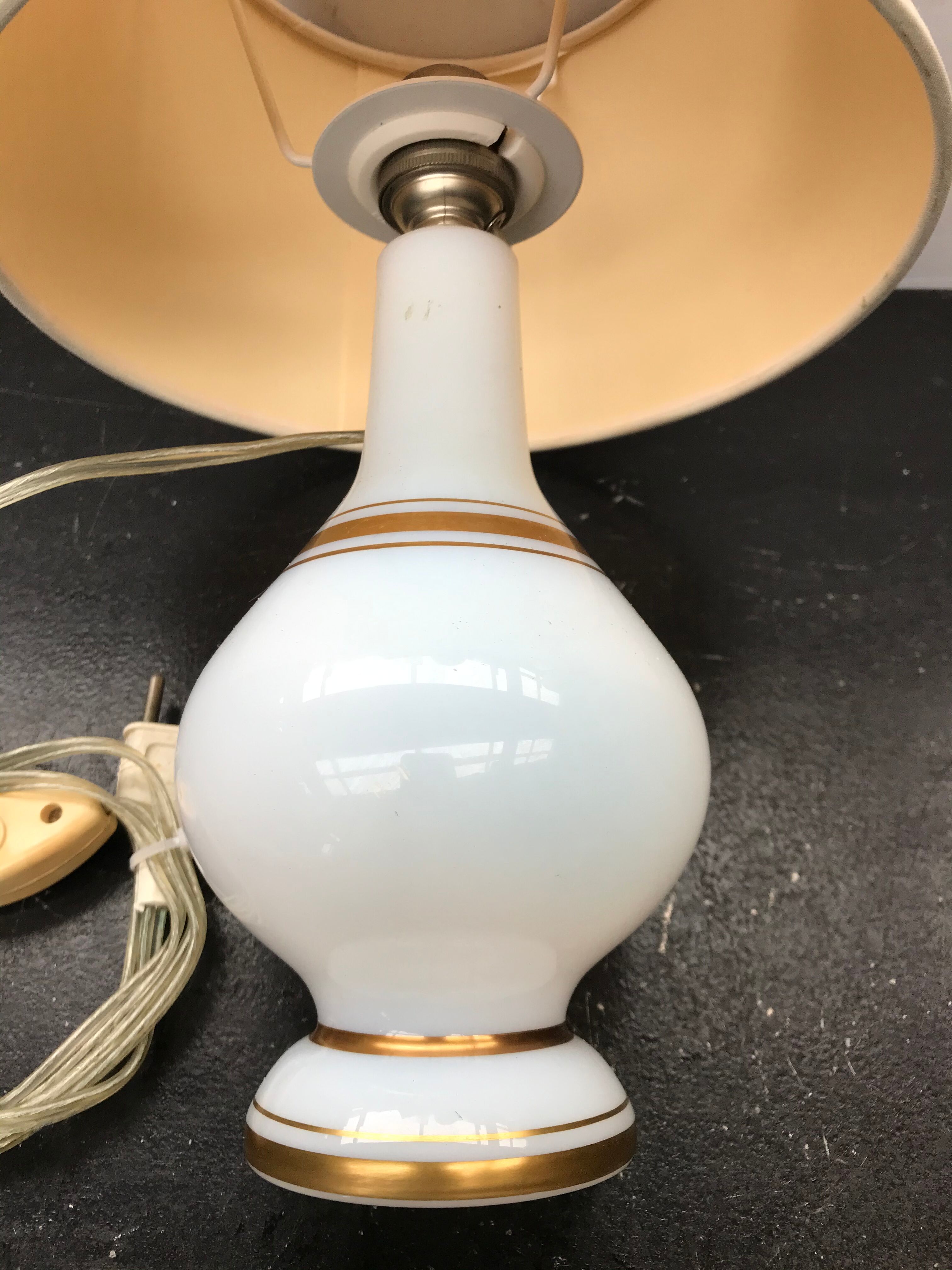 Former opaline white lamp