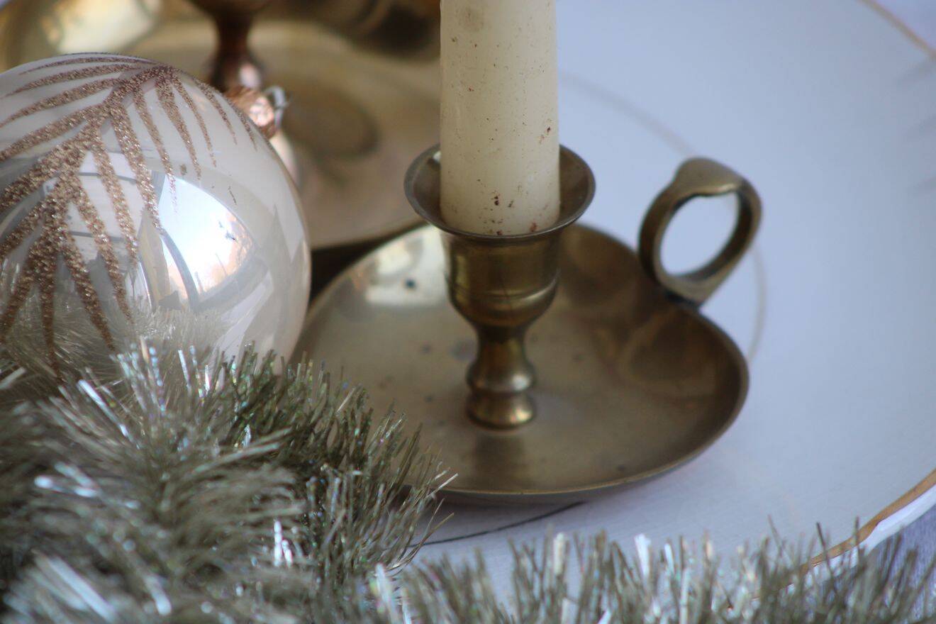 Set of 2 brass candle holders