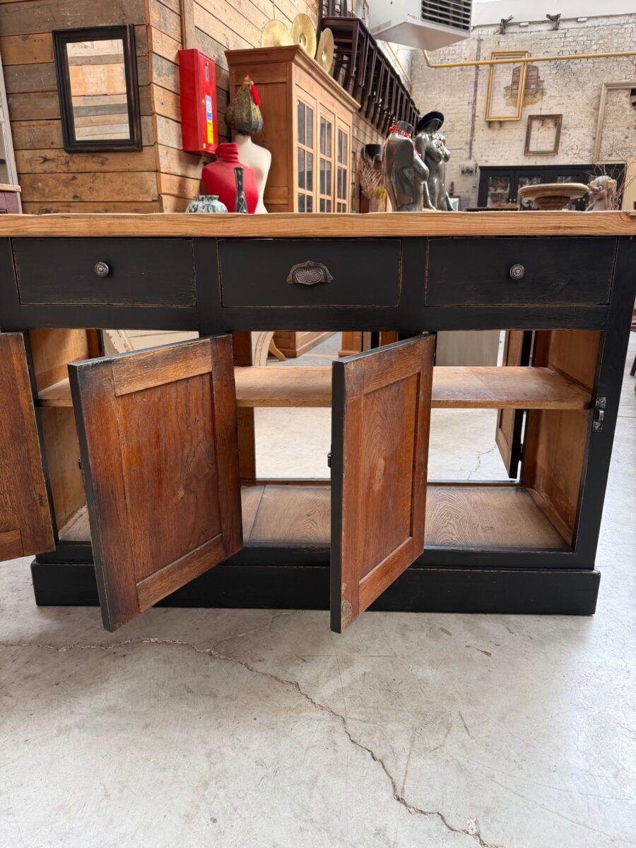 Double-sided furniture from the early 20th century.
