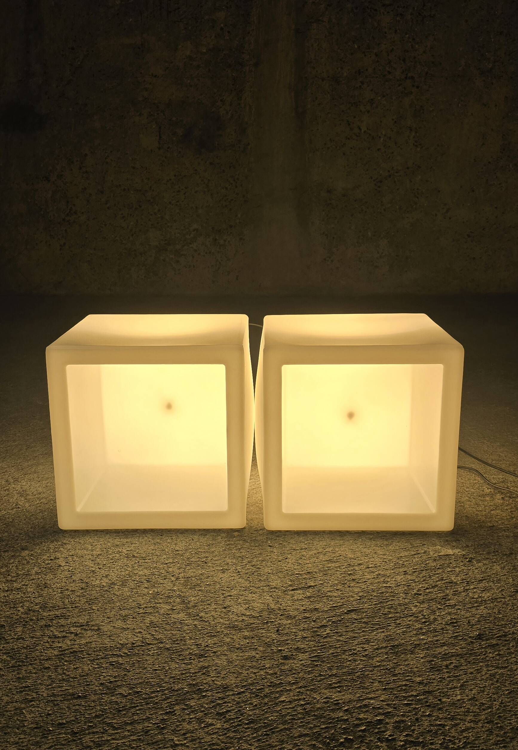 Set of 2 luminous cubes "lux-us" in polyethylene – Max Kistner – 42 x 42