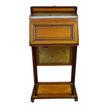 Sloping desk in lemon and amaranth veneer, Louis XVI period