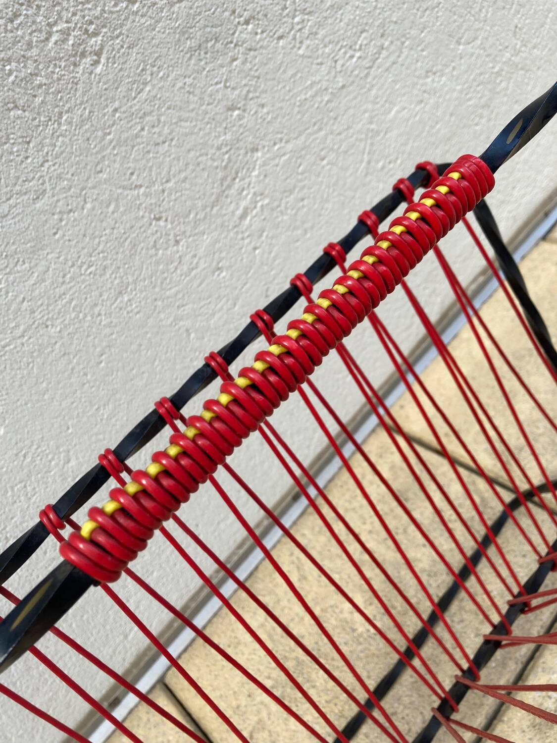 Scoubidou and wrought iron magazine rack